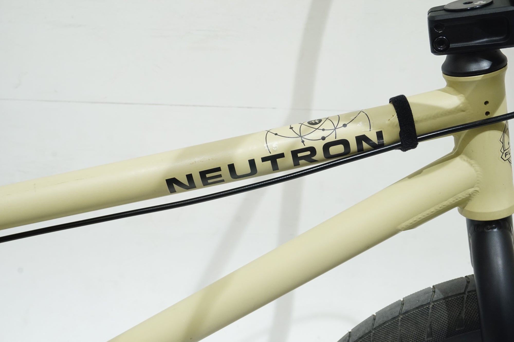 FLYBIKES 「フライバイクス」 NEUTRON 2017年モデル BMX / 浜松店