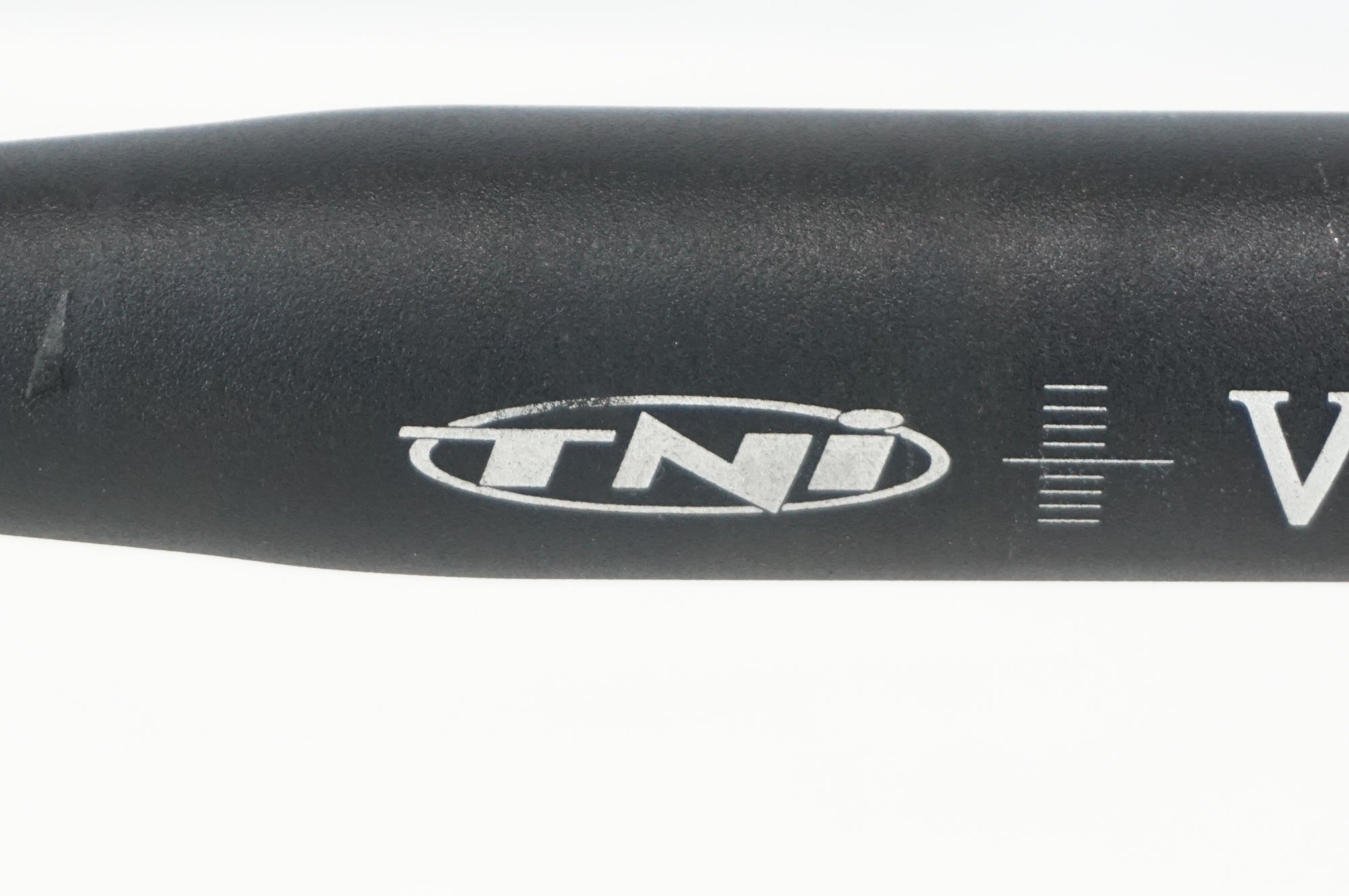 TNI 「ティーエヌアイ」 ERGONOMIC SHALLOW Φ31.8 400mm  ハンドル / 阪急塚口店