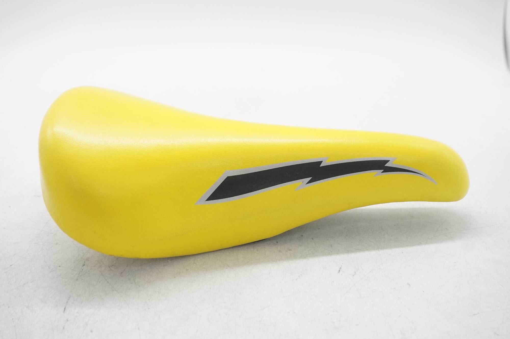 KUWAHARA 「クワハラ」 サドル / 大阪門真店