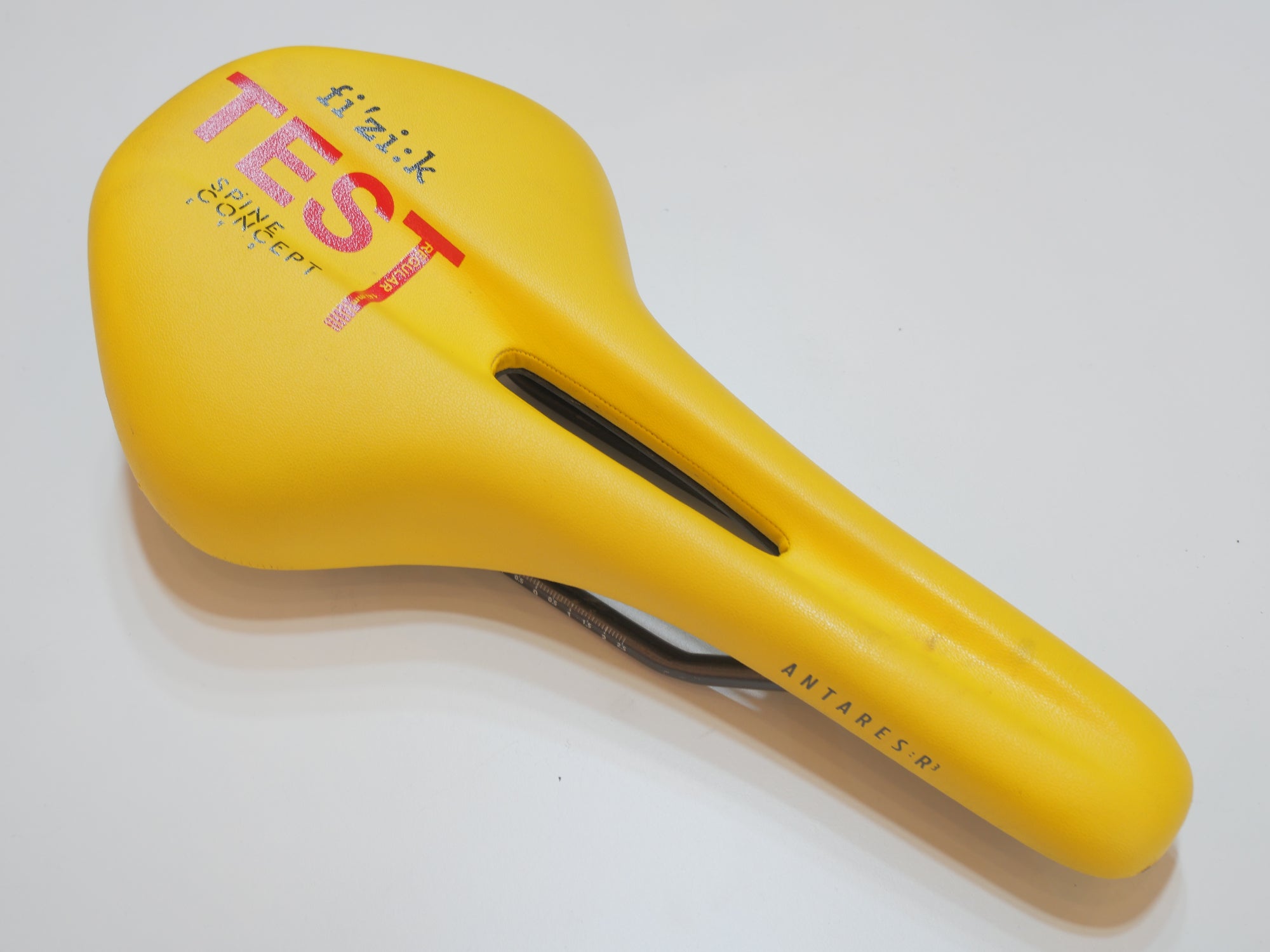 FIZIK 「フィジーク」 ANTARES R3 OPEN サドル / バイチャリ浦和ベース