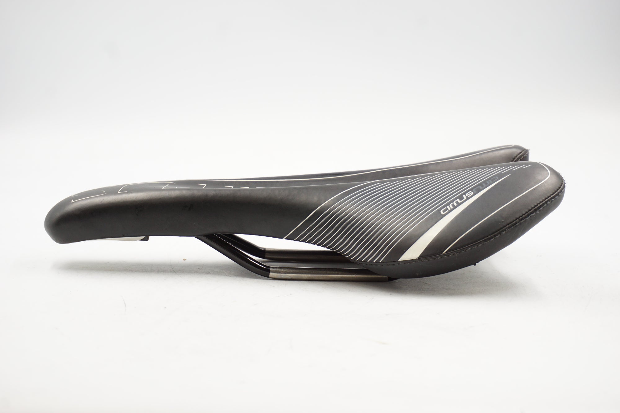 【中古】 Futile ザ・ラプチャー 中古・古着通販】JIMMY CHOO (ジミーチュウ) スニーカー