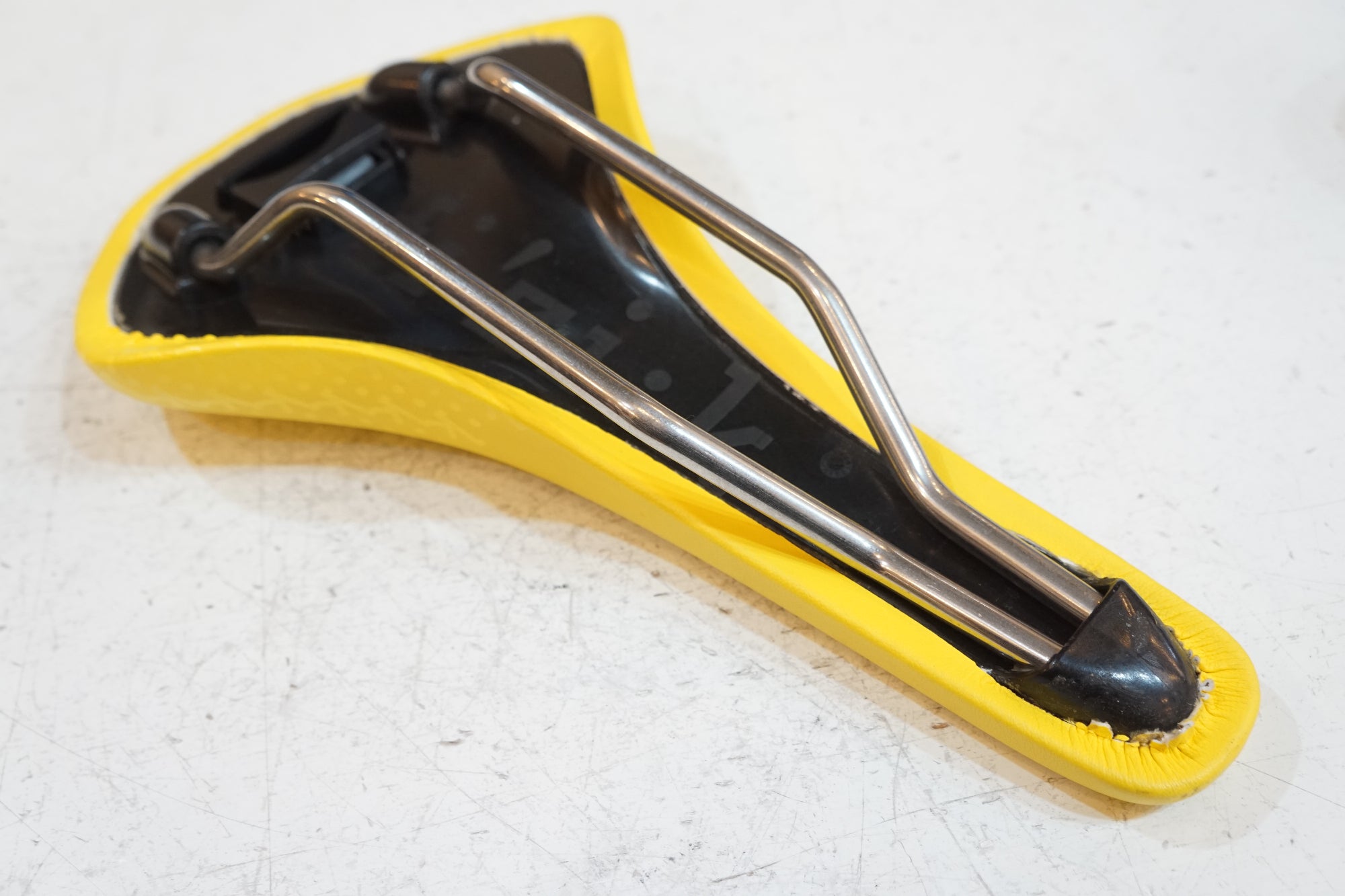 FIZIK 「フィジーク」 ANTARES VS TEST サドル / バイチャリ浦和ベース