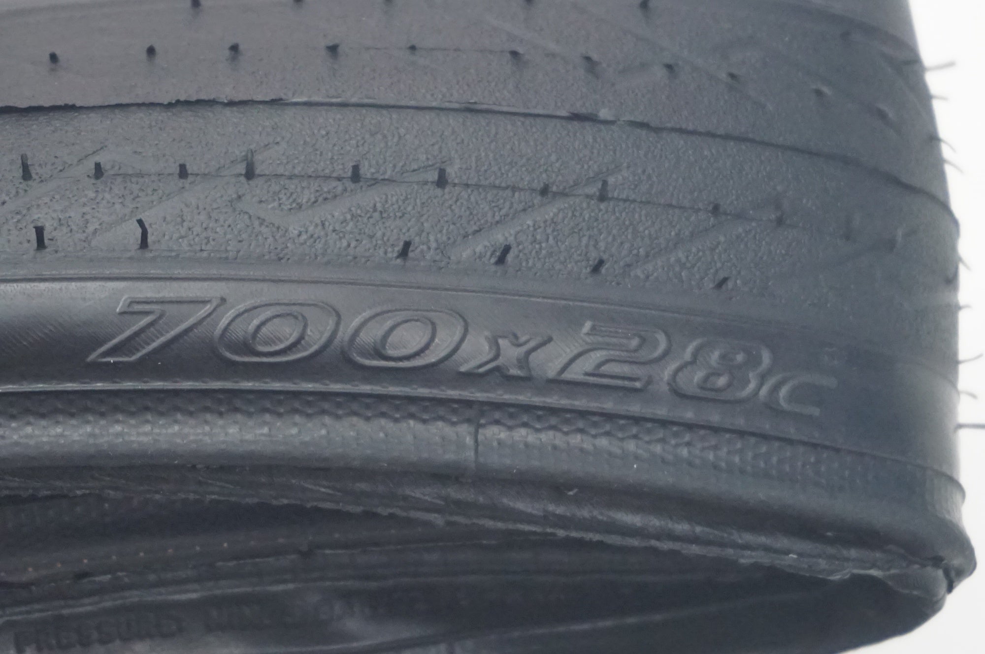 PIRELLI 「ピレリ」 P ZERO ROAD 700x28c タイヤ / 福岡店 ｜ バイチャリ