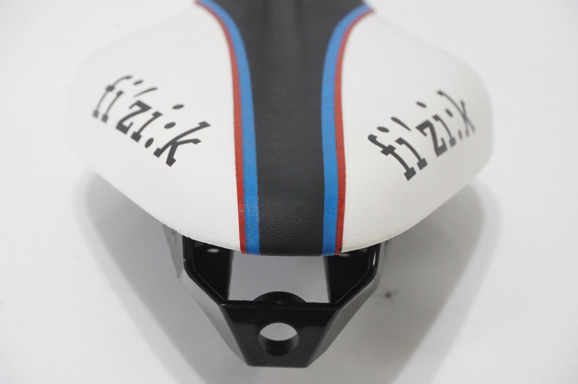 FIZIK 「フィジーク」 MISTICA CARBON サドル / AKIBA店