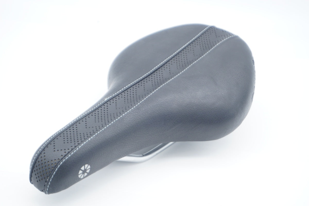 DAHON 「ダホン」 純正サドル / 滋賀大津店