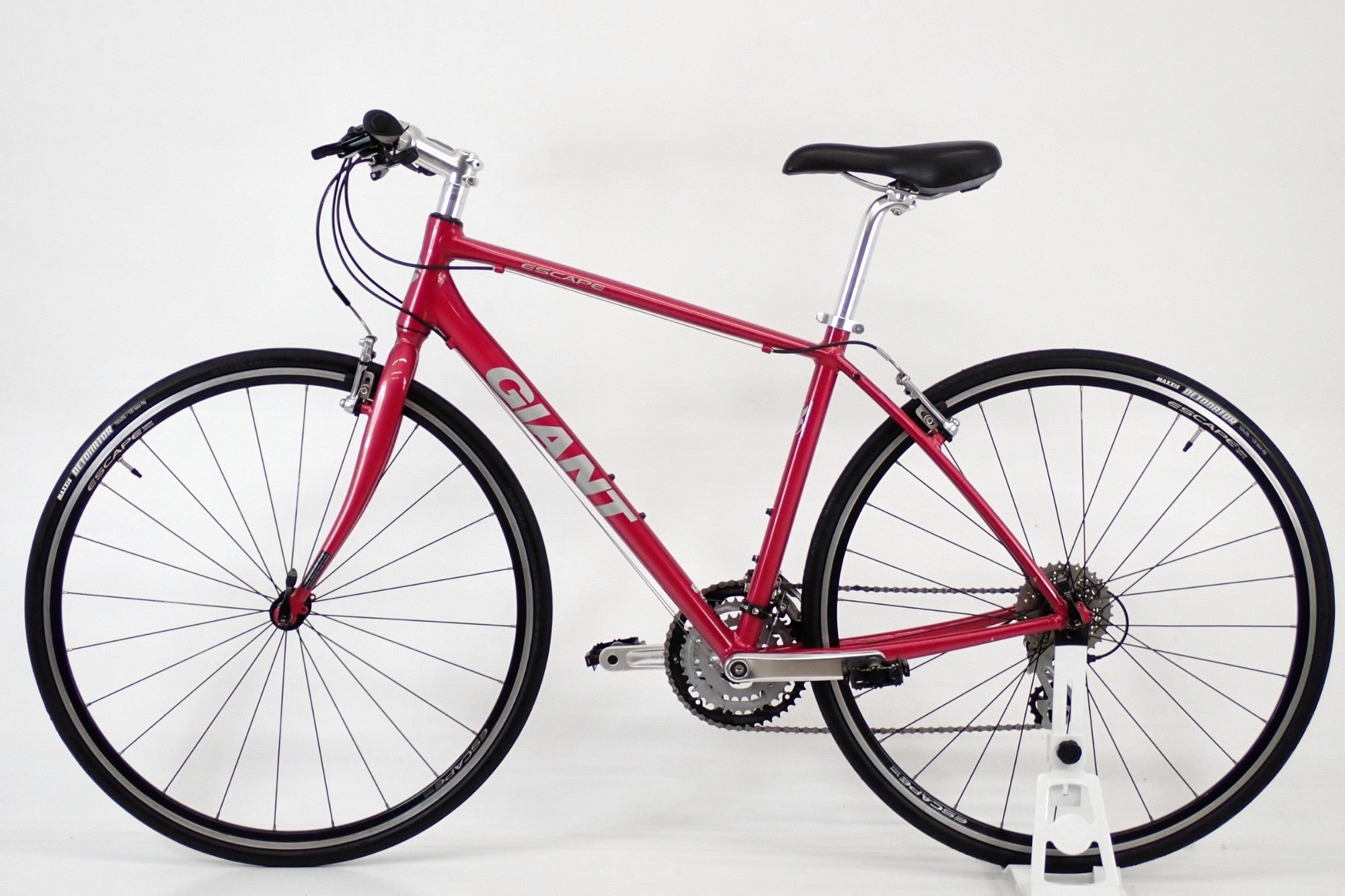 自転車本体 GIANT ESCAPE R3 2016 GIANT 「ジャイアント」 ESCAPE R3 2016年モデル クロスバイク