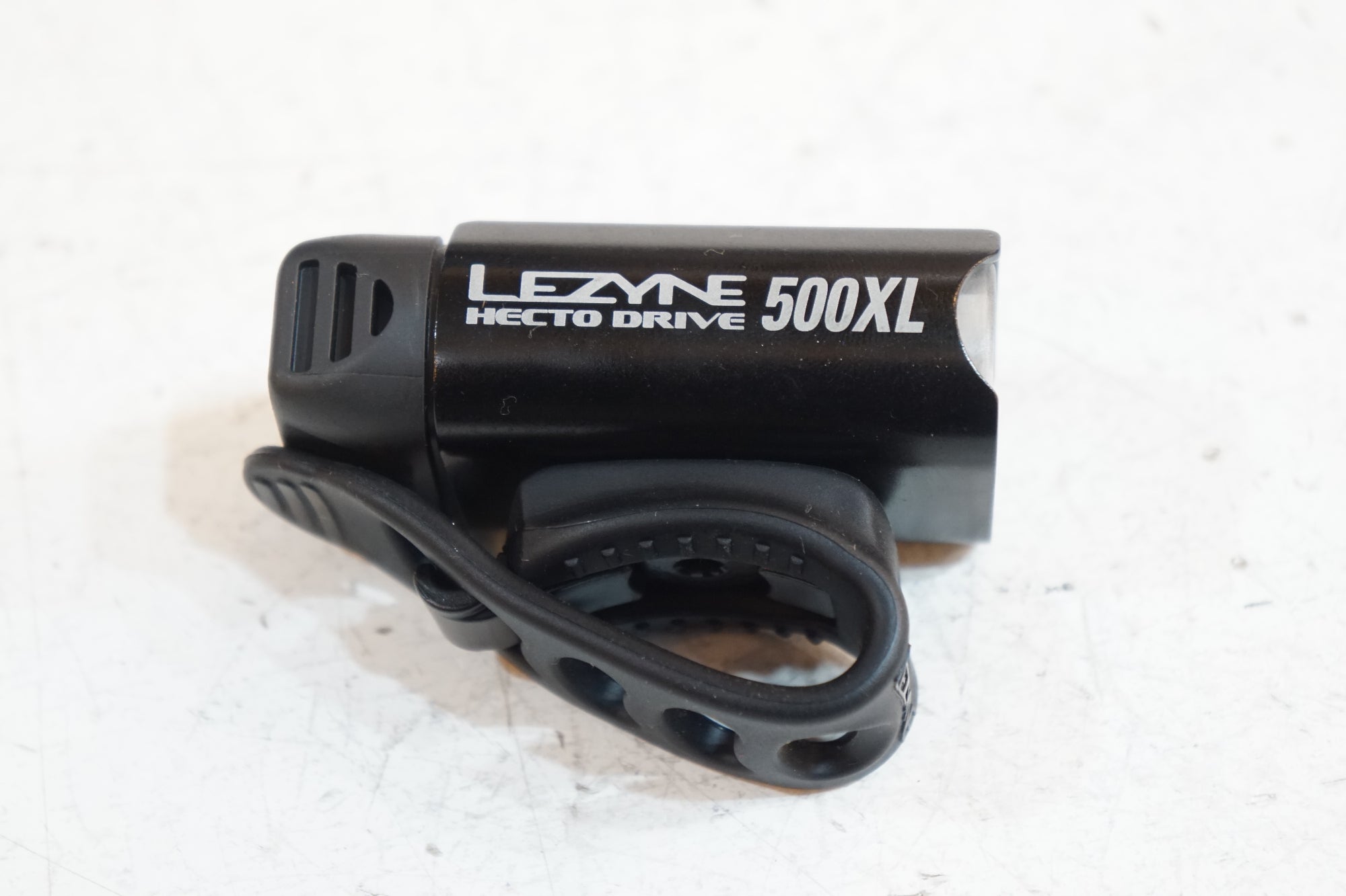 LEZYNE 「レザイン」 500XL フロントライト / バイチャリ浦和ベース