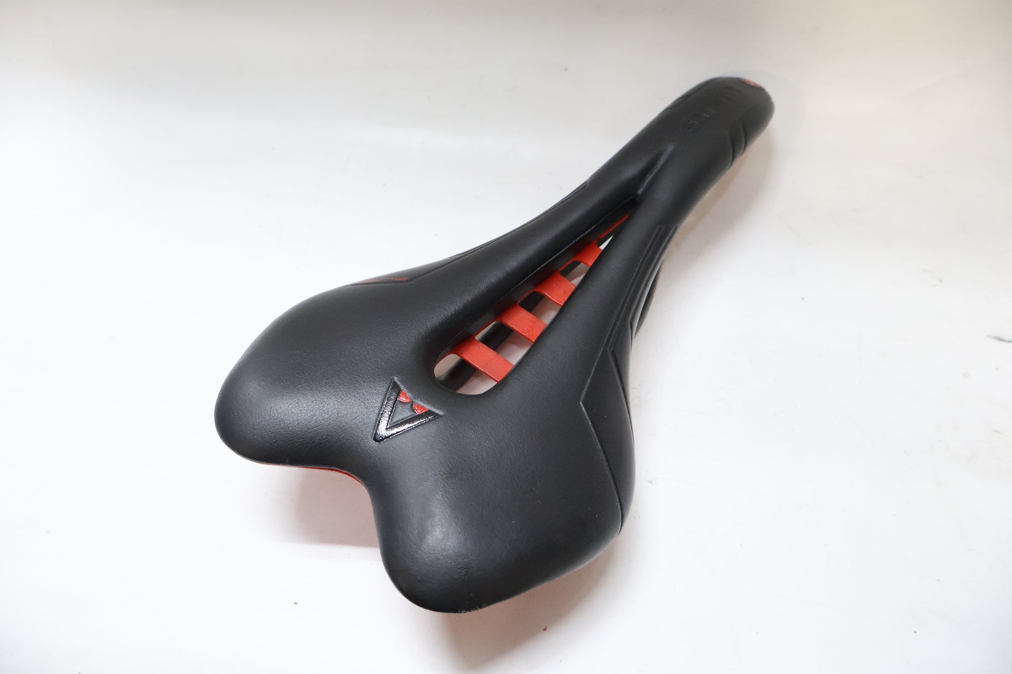 ASTVTE 「アスチュート」 SKYLITE VT 3.0 PILARGA カーボンレール