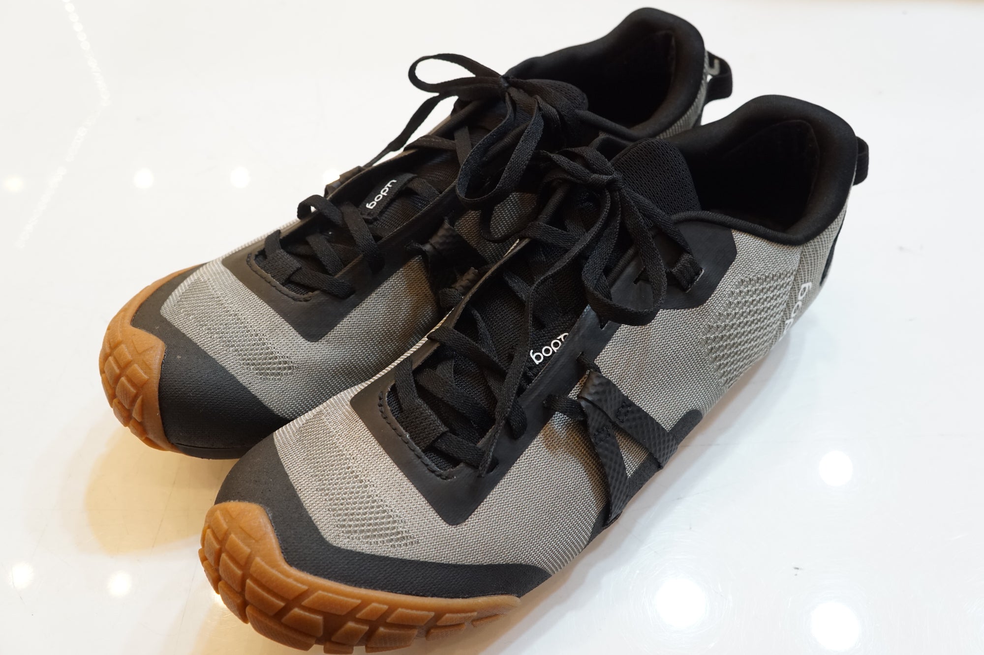 UDOG 「ユードッグ」 DISTANZA Ash Grey 28.9cmシューズ / バイチャリ浦和ベース