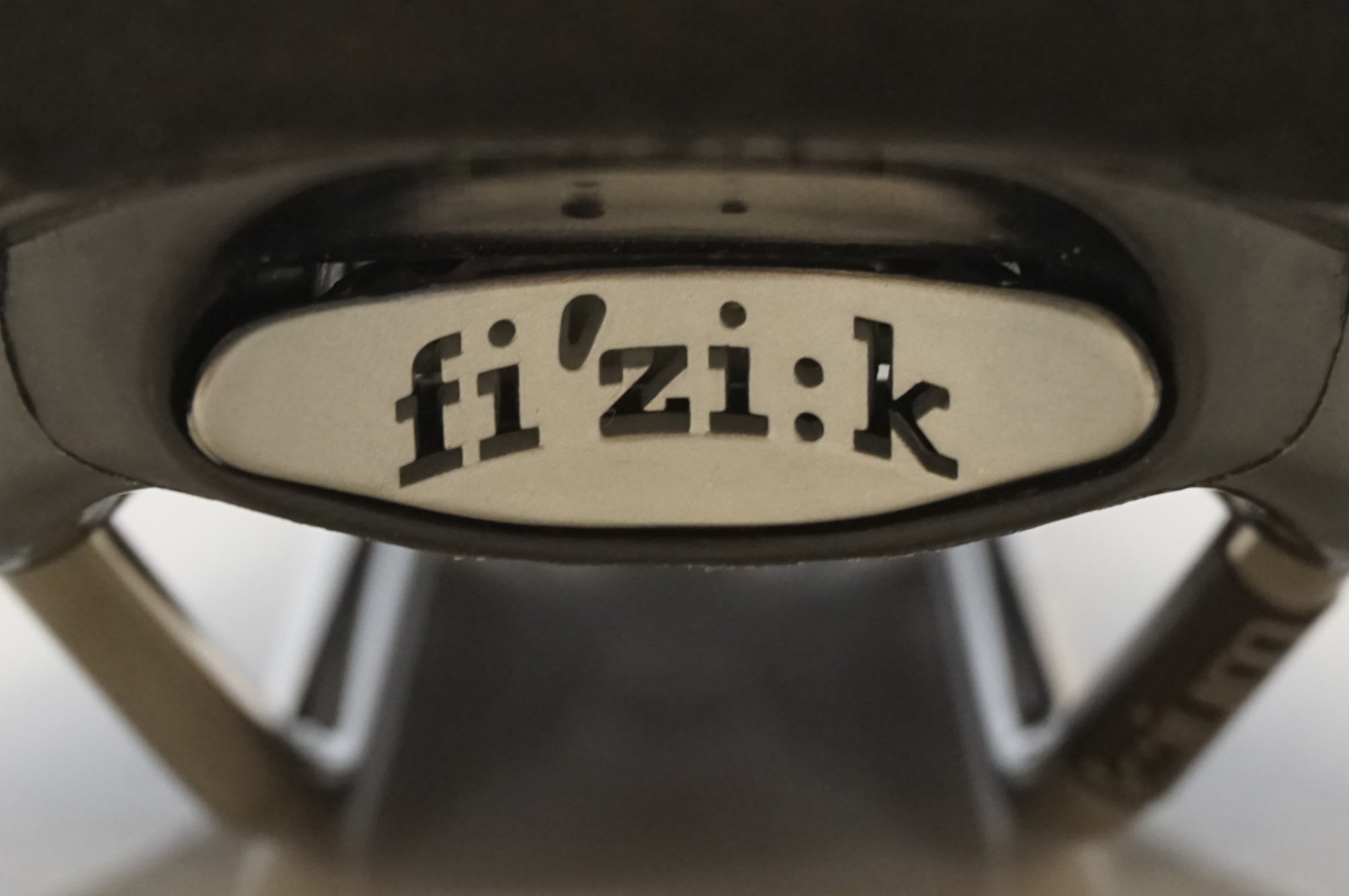 FIZIK 「フィジーク」 ARIONE k:iumレール サドル / 浜松店