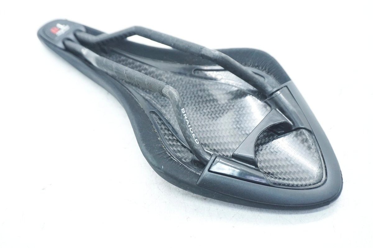 FIZIK 「フィジーク」 ARIONE R1 BRAIDED CARBON サドル / 大阪門真店