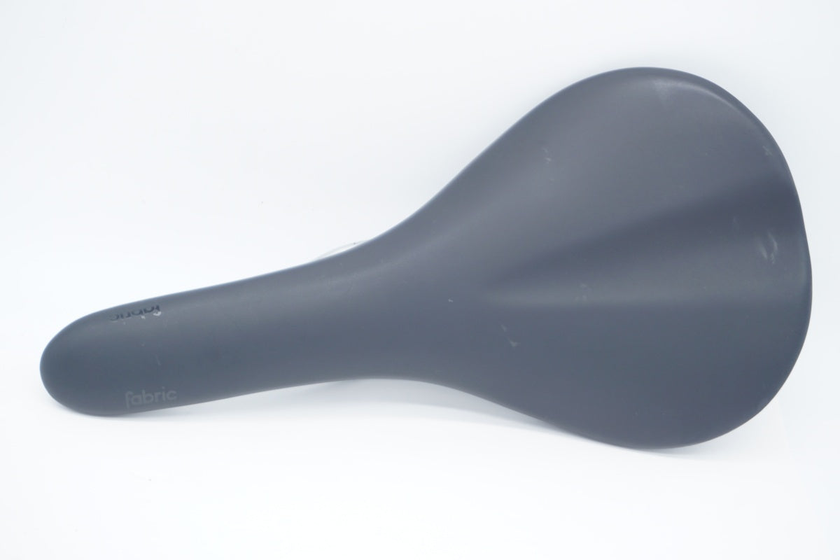 FABRIC 「ファブリック」 SCOOP SHALLOW FLAT サドル / 滋賀大津店