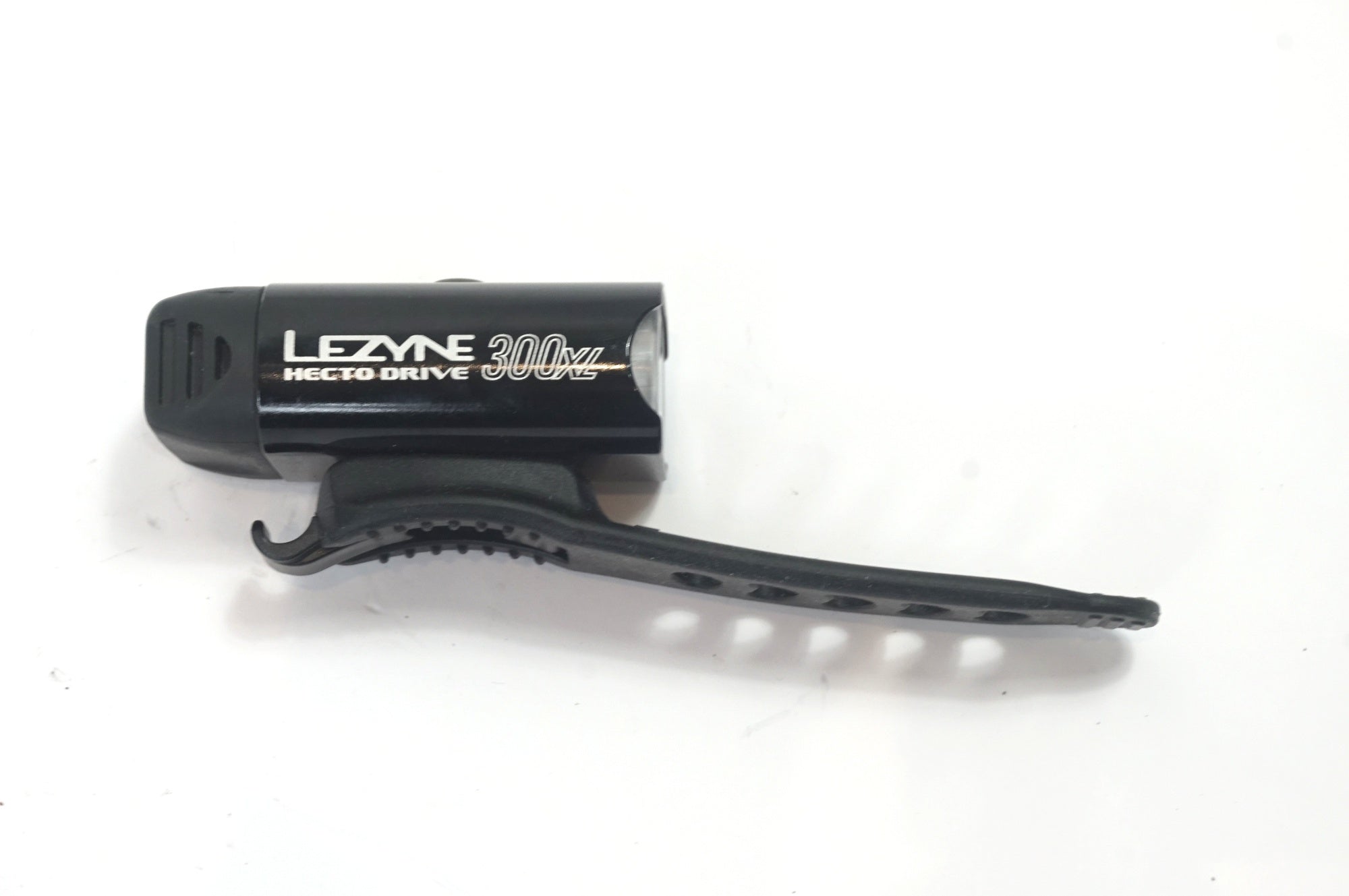 LEZYNE 「レザイン」 300XL フロントライト / 世田谷店