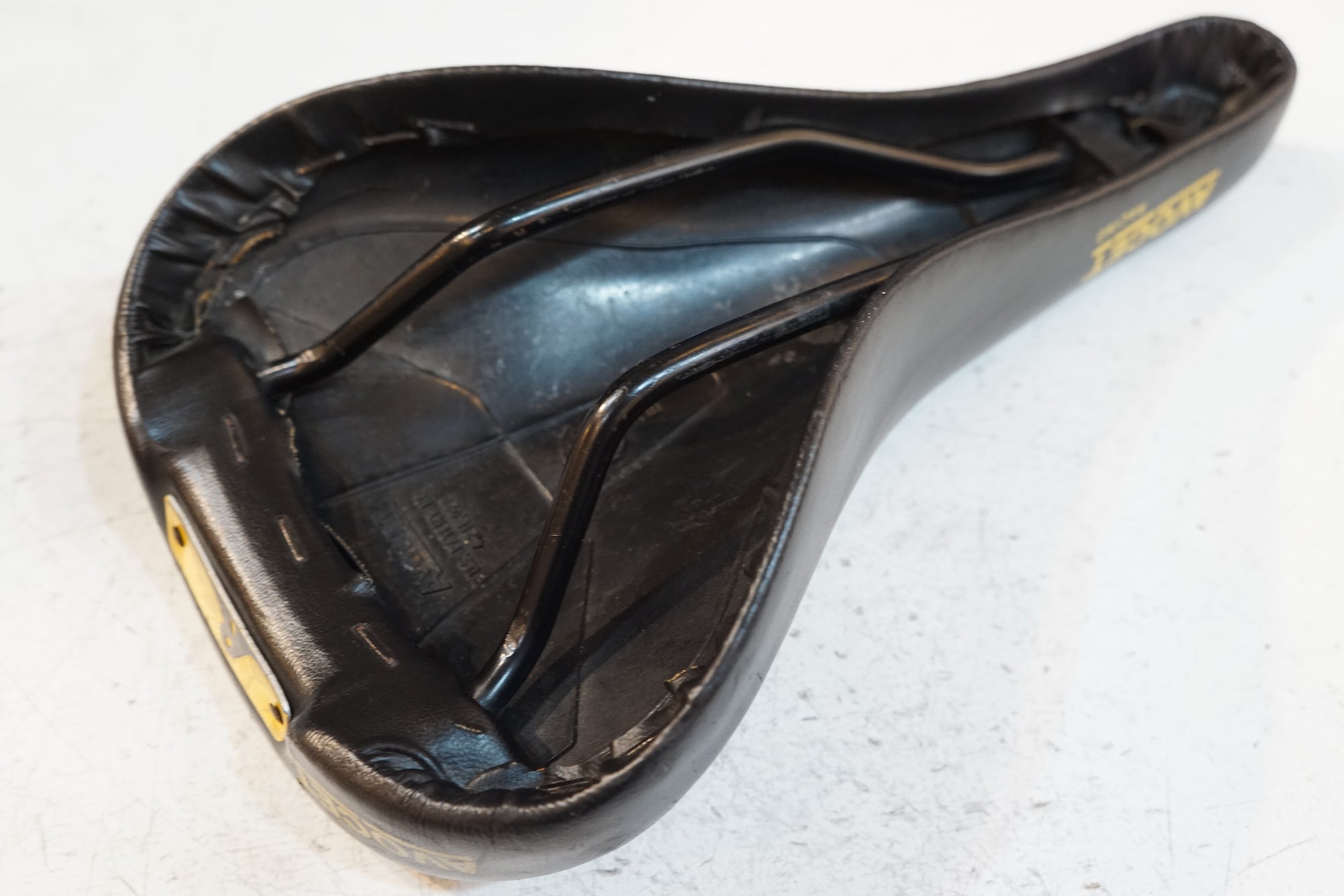 AVOCET 「アボセット」 RACING サドル / バイチャリ浦和ベース