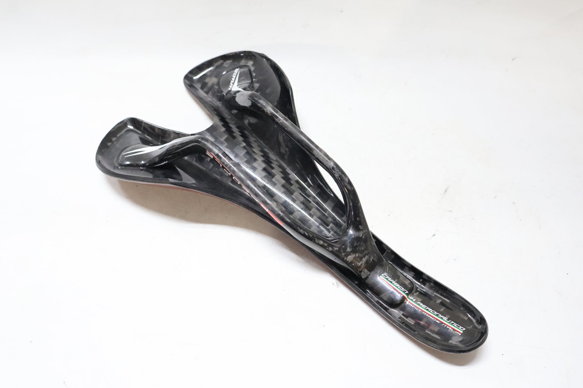 B-PEOPLE 「ビーピーポー」 UNICA カーボンサドル / 高知店