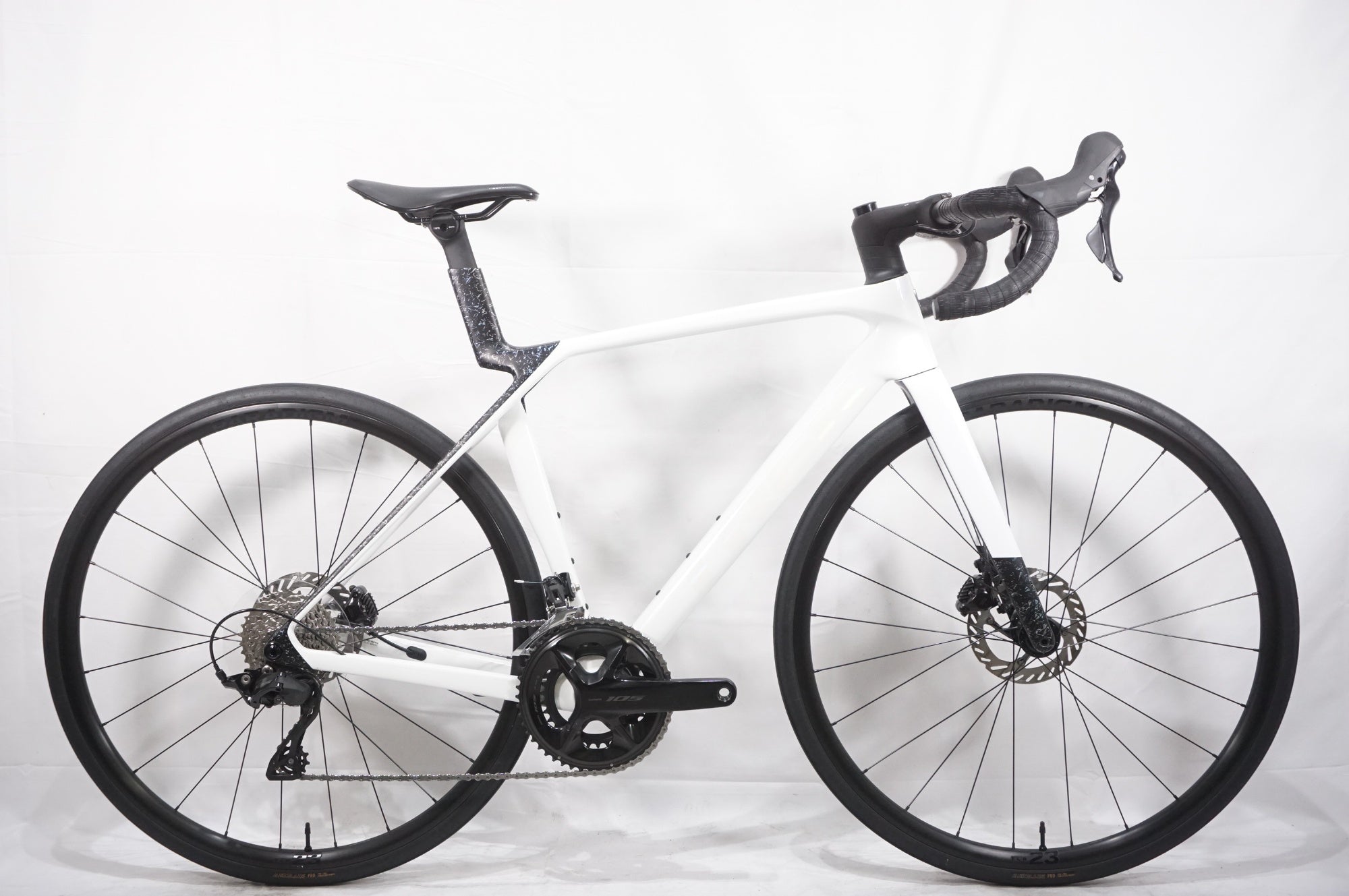 TREK 「トレック」 MADONE SL 5 (GEN 8) 2026年モデル ロードバイク / AKIBA店