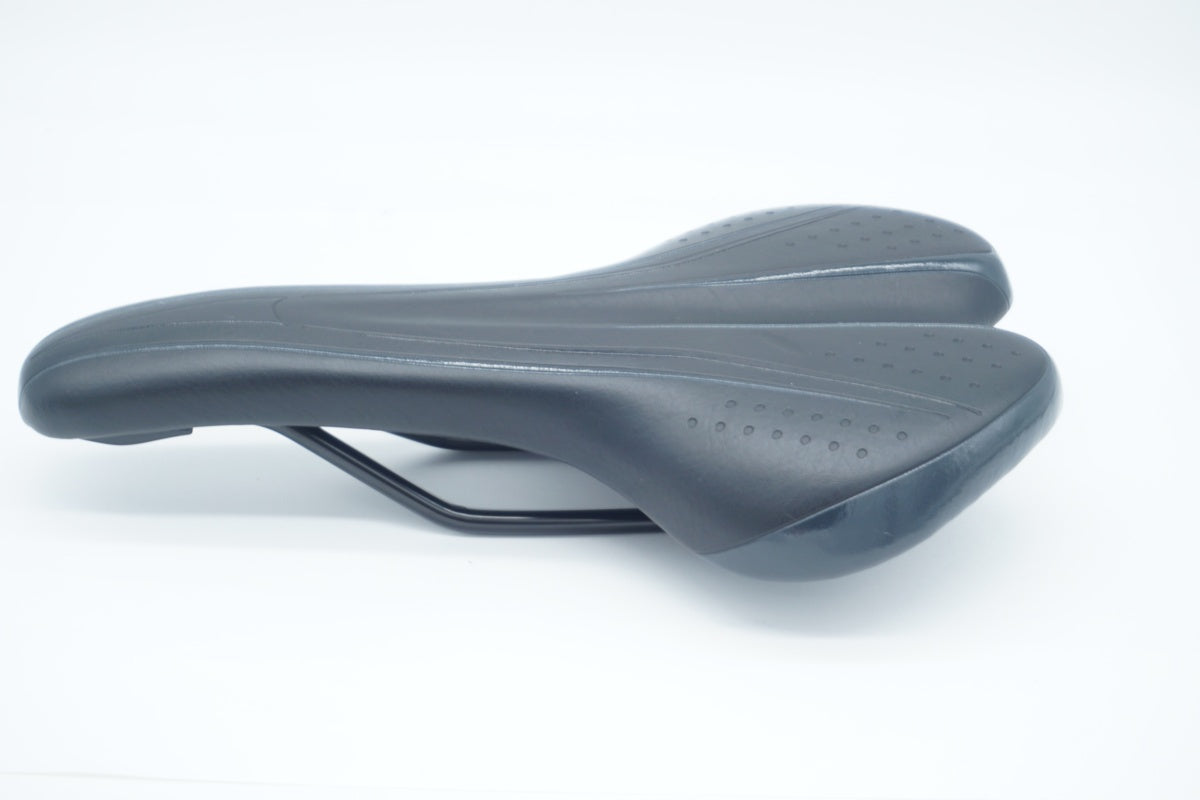 VELO 「ベロ」 サドル / 滋賀大津店