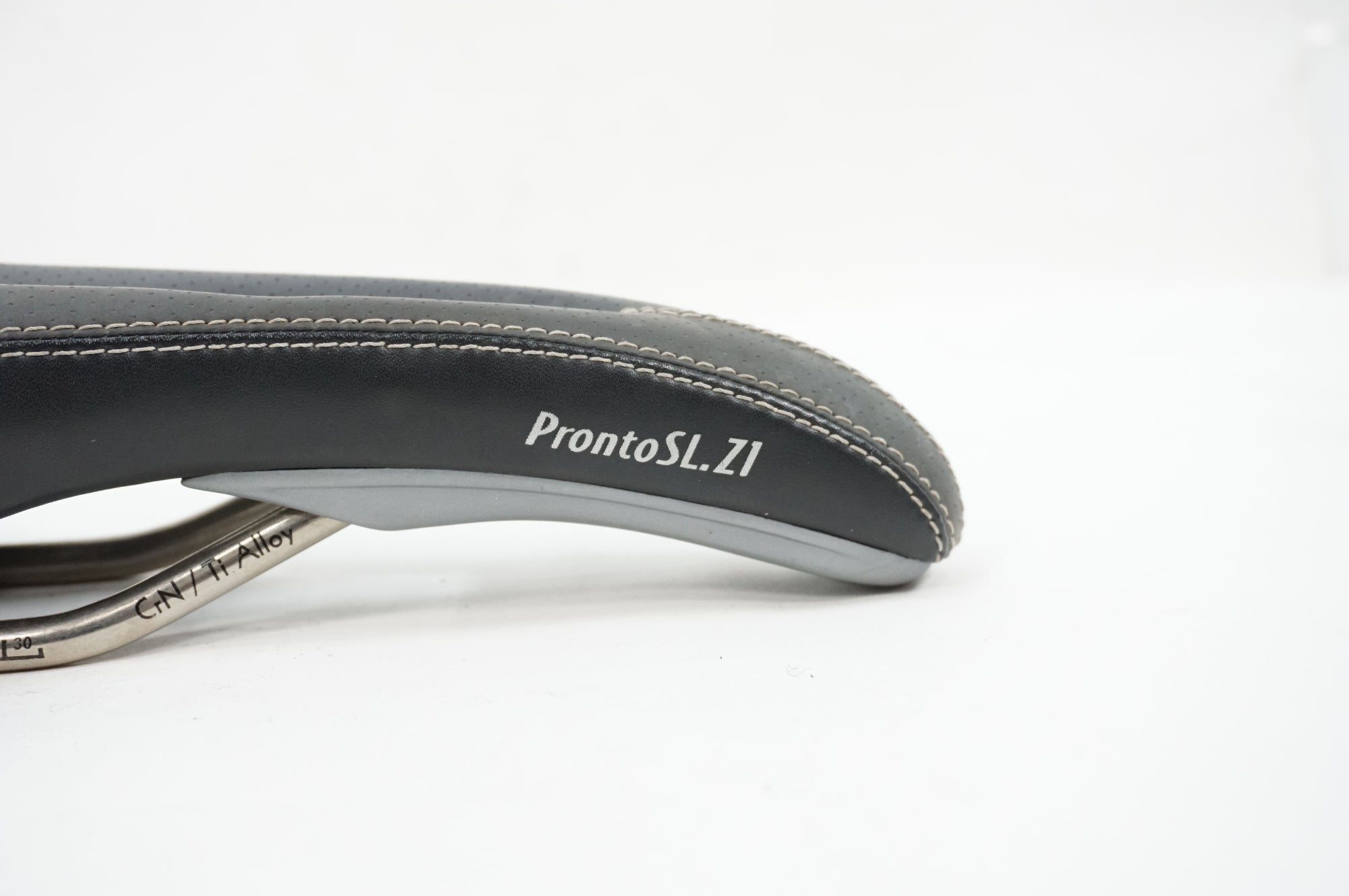 VELO 「ベロ」 PRONTO SL Z1 サドル / 川越店