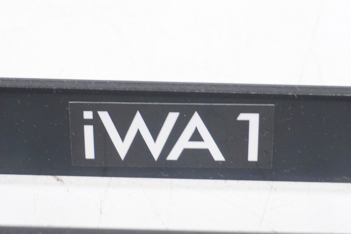 iWA「イワ」 1 ディスプレイスタンド / 浜松店