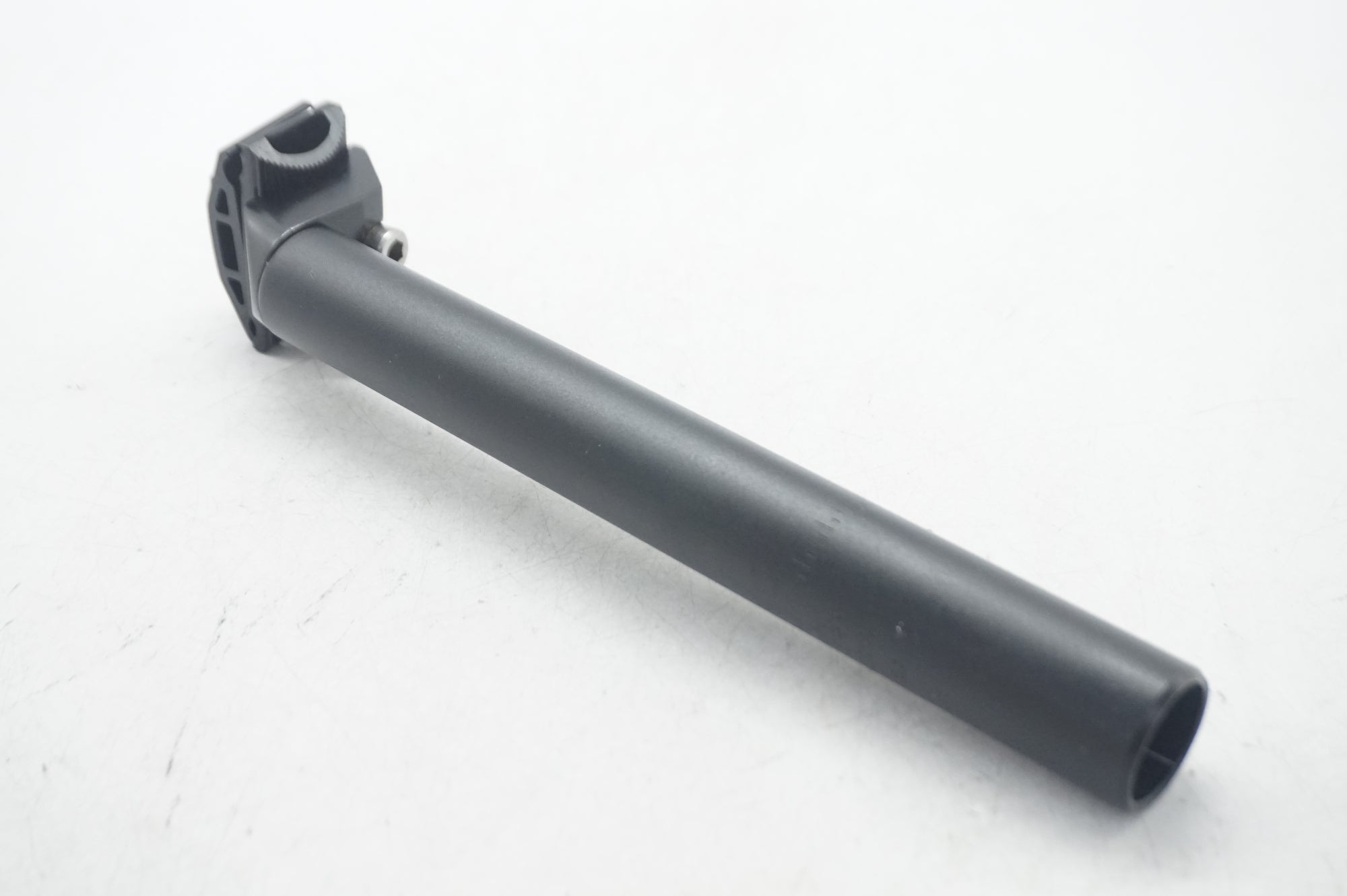 UNO 「ウノ」 φ27.2 250mm シートポスト / 大阪門真店