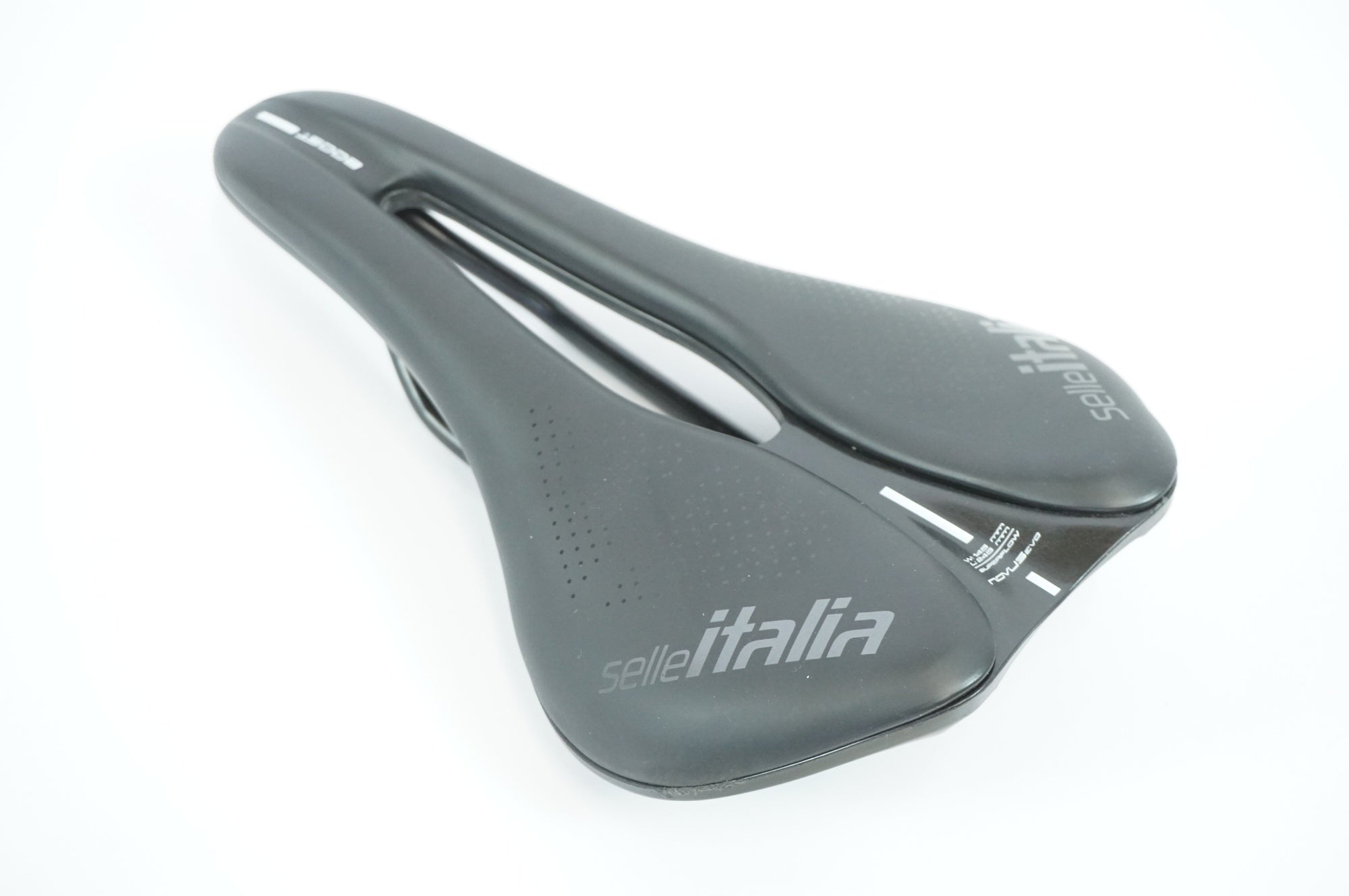 SELLE ITALIA 「セライタリア」 NOVUS BOOST EVO SUPERFLOW サドル