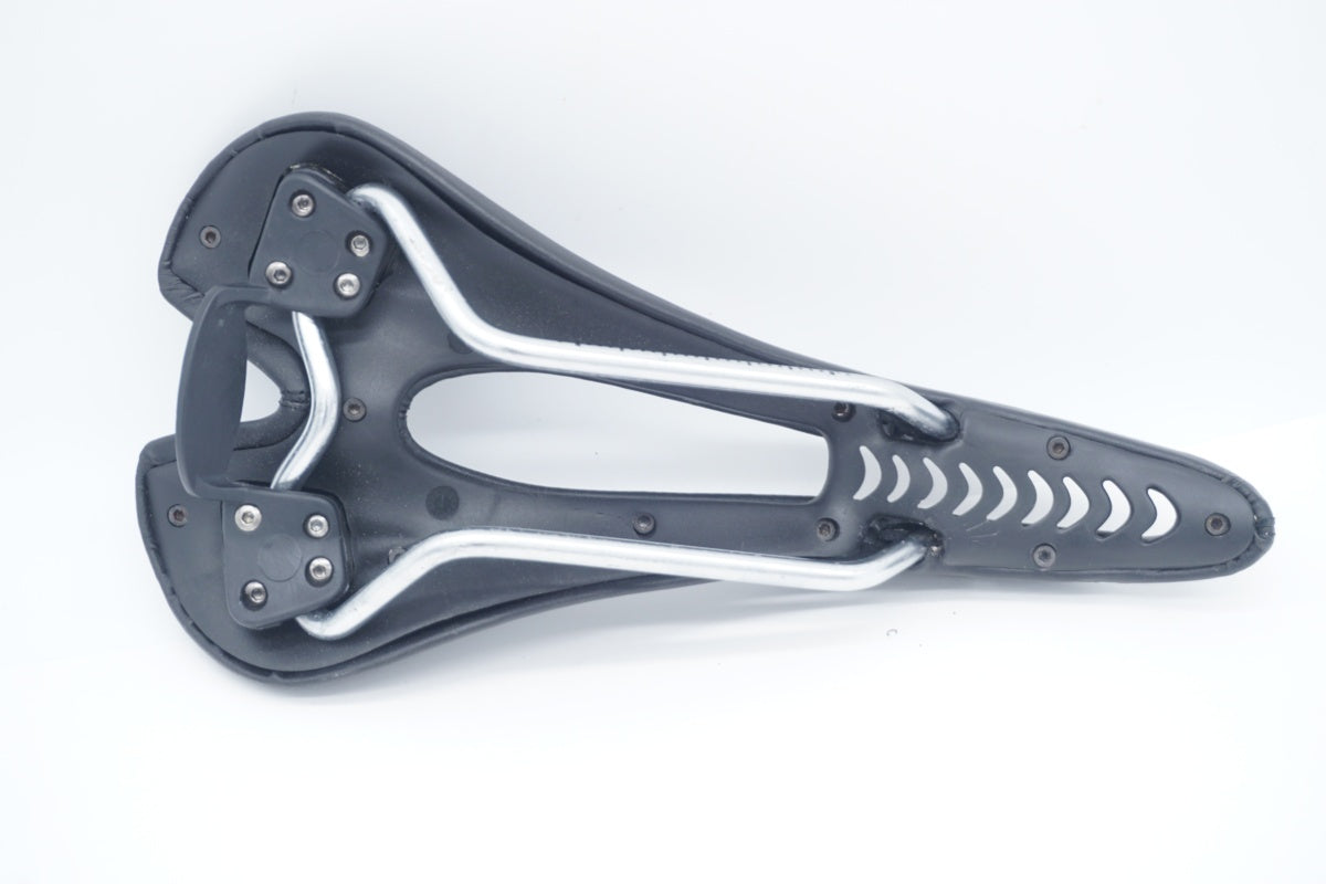 MONOII 「モノイー」 サドル / 京都八幡店