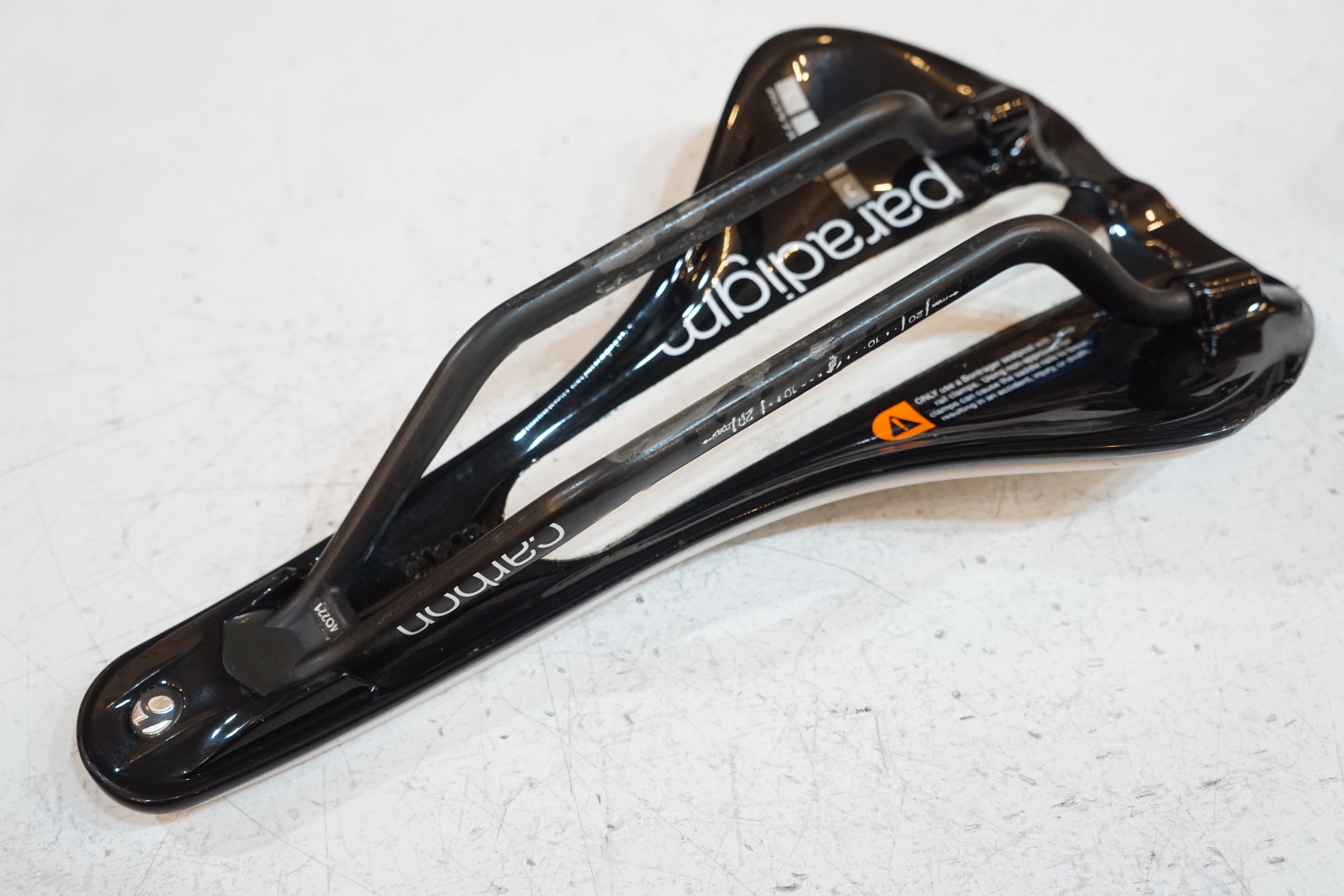 BONTRAGER 「ボントレガー」 PARADIGM XXX CARBON サドル / バイチャリ浦和ベース