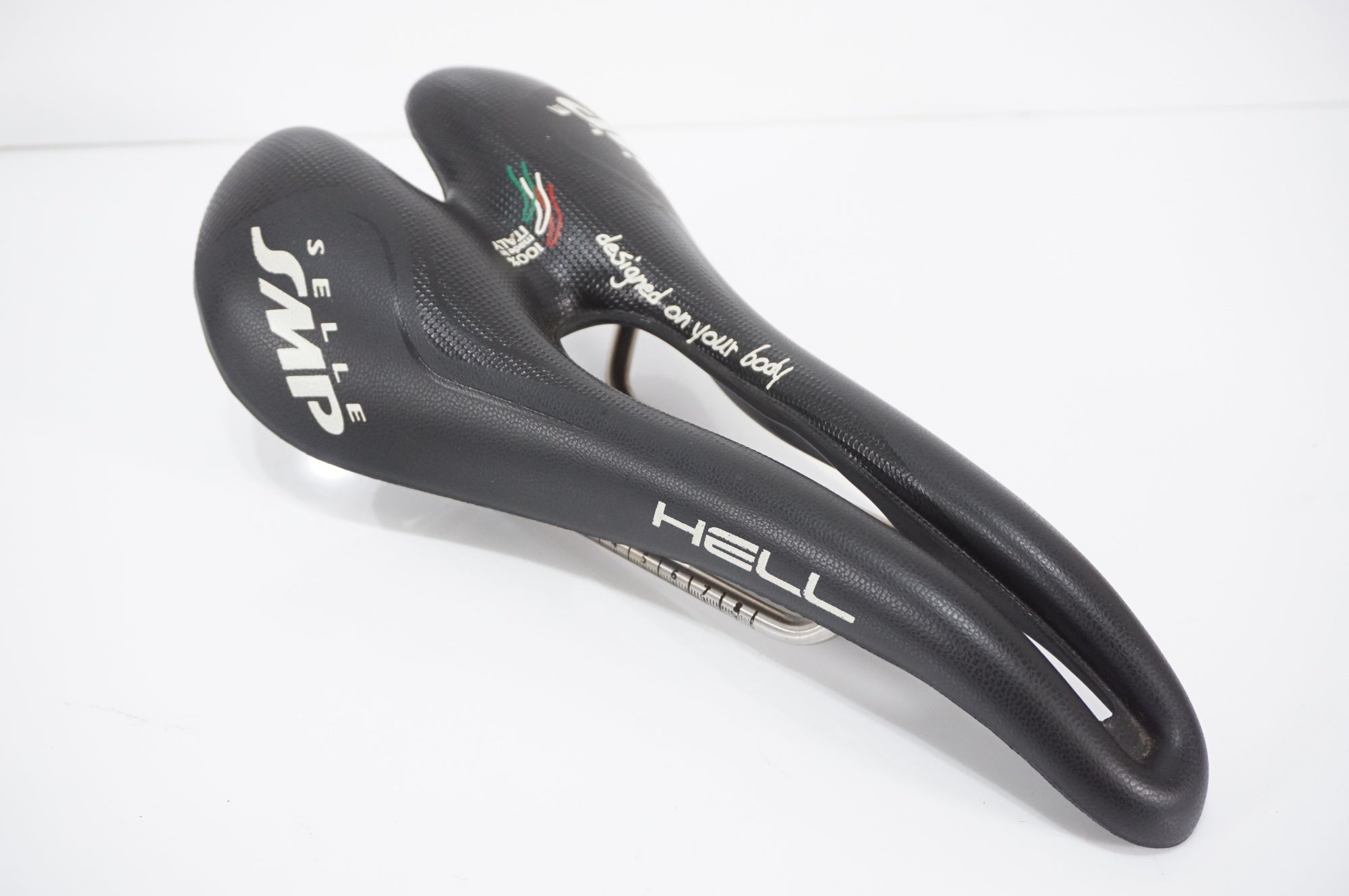 SELLE SMP 「セラエスエムピー」 HELL サドル / AKIBA店
