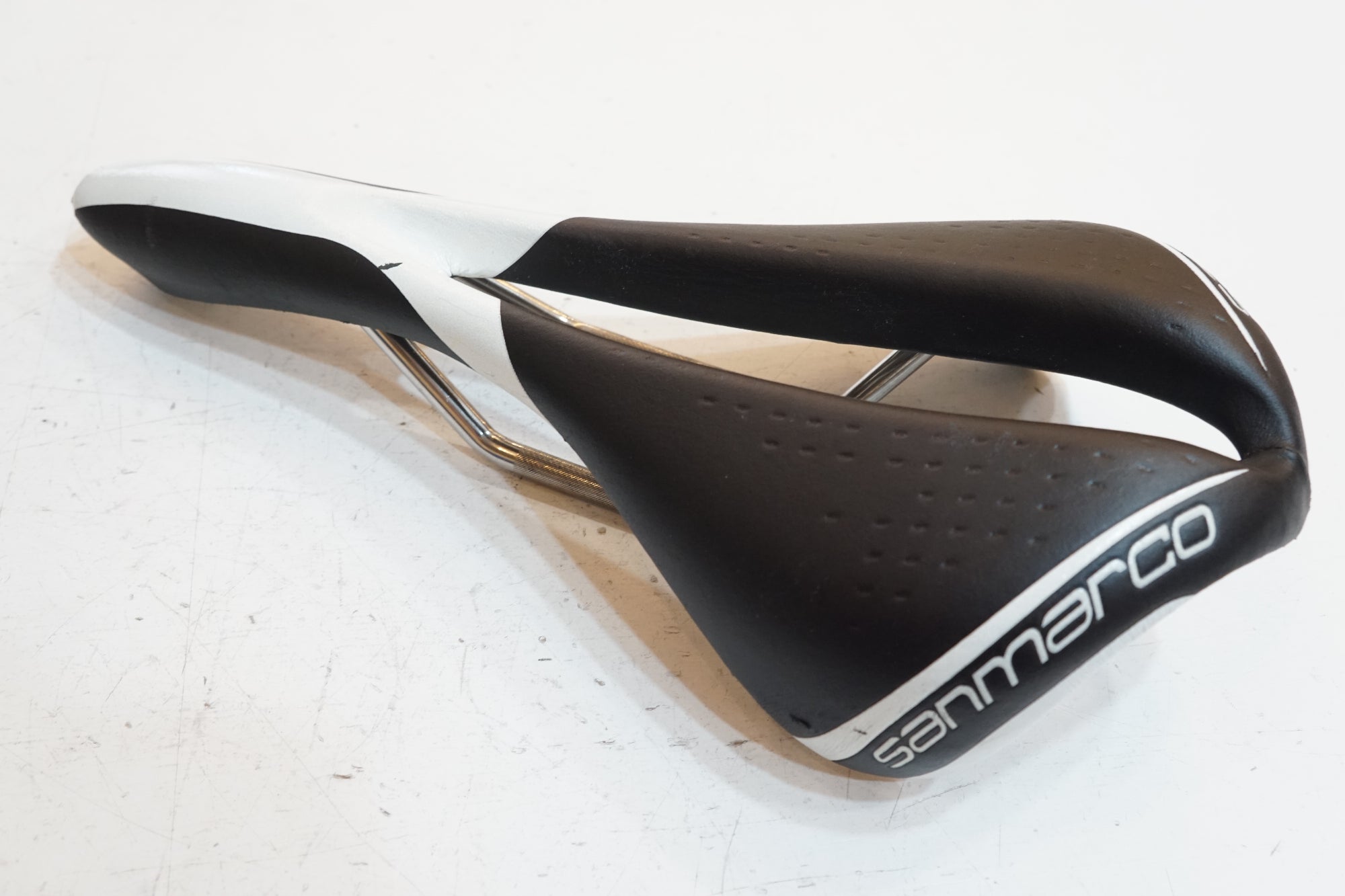 SAN MARCO 「サン マルコ」 MANTRA RACING NARROW サドル / バイチャリ浦和ベース