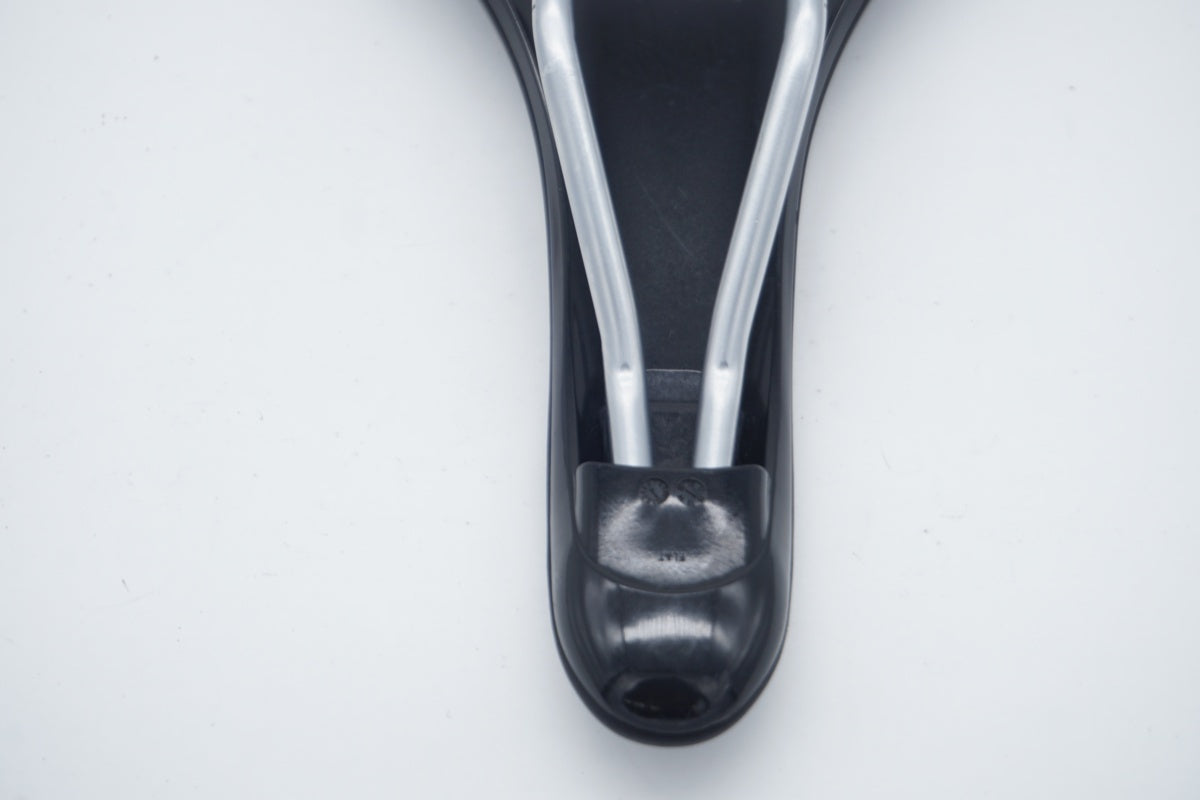 FABRIC 「ファブリック」 SCOOP SHALLOW FLAT サドル / 滋賀大津店