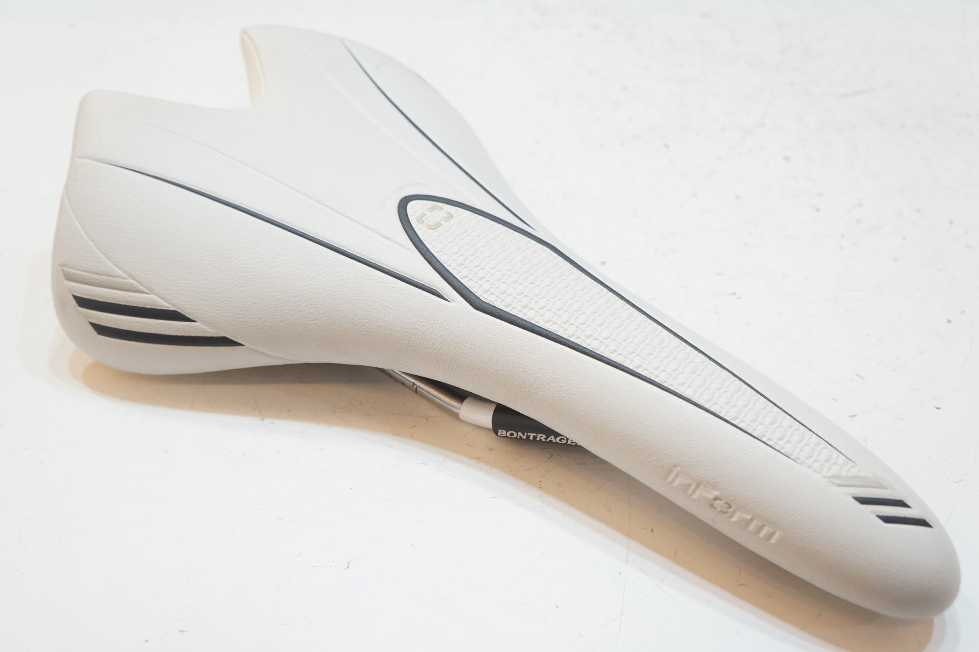 BONTRAGER 「ボントレガー」 INFORM サドル / バイチャリ浦和ベース