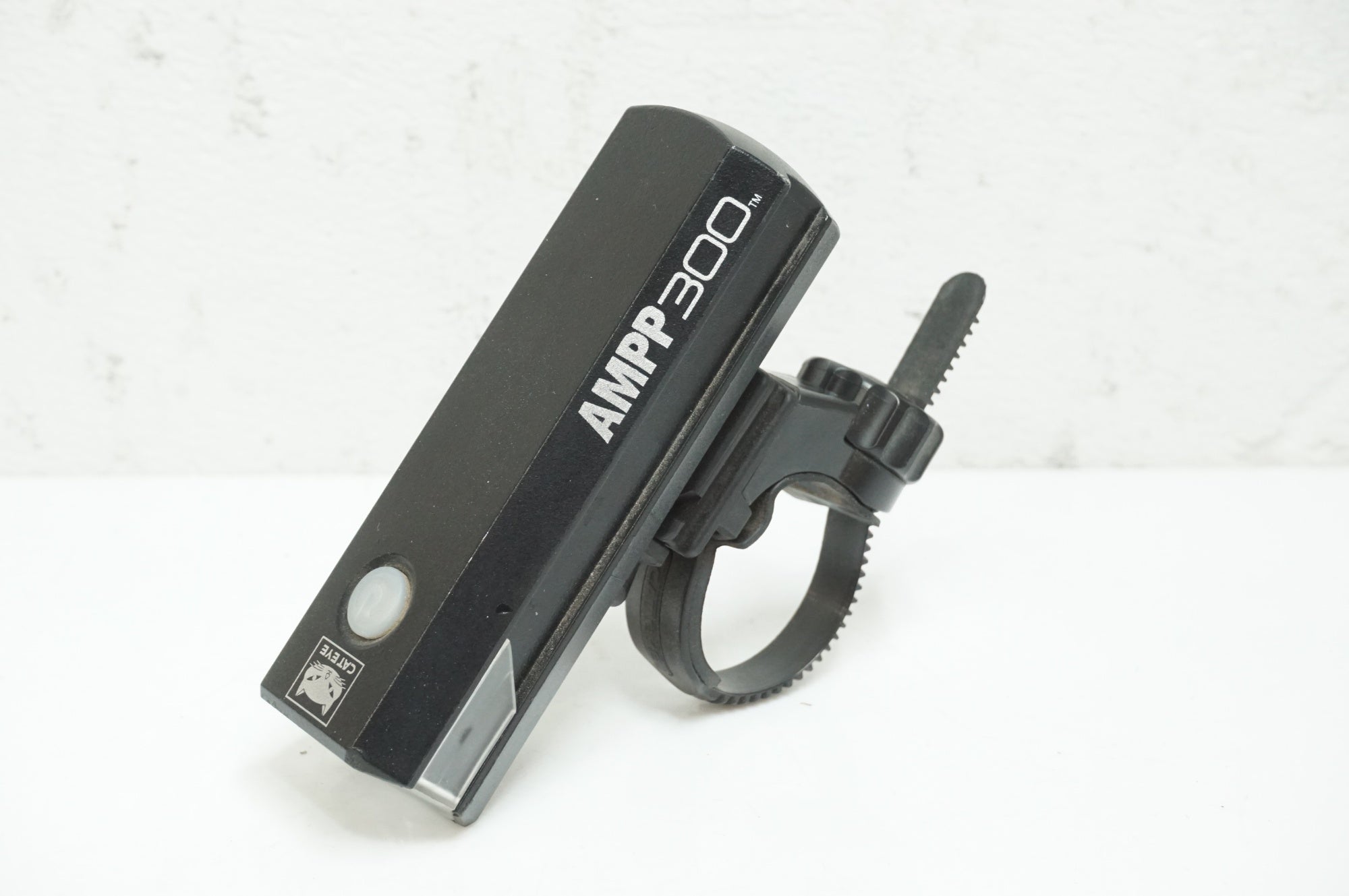 CATEYE 「キャットアイ」 AMPP300 フロントライト / 大宮店