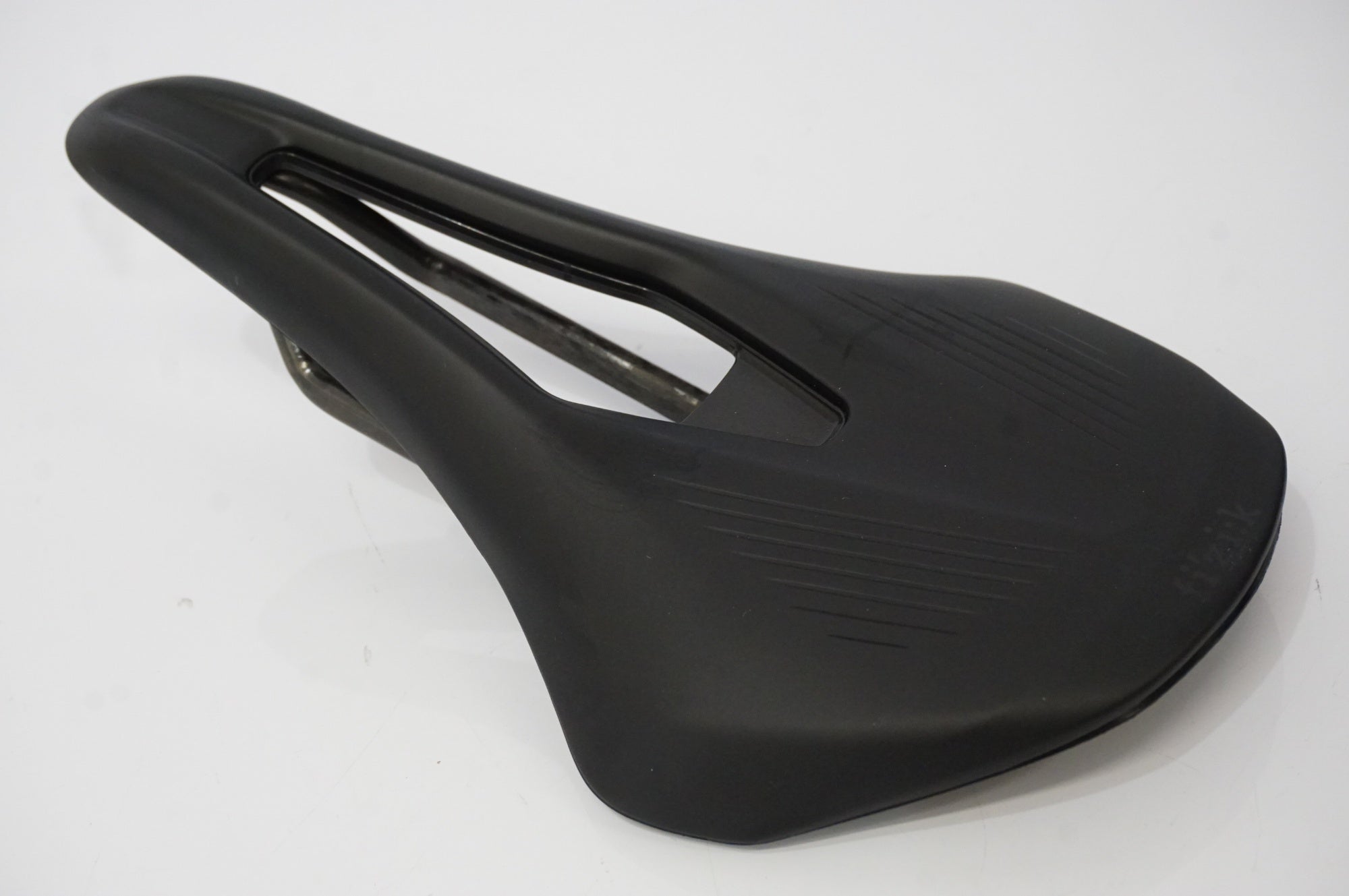 FIZIK 「フィジーク」 VENTO ARGO R1 サドル / 浜松店 ｜ バイチャリ