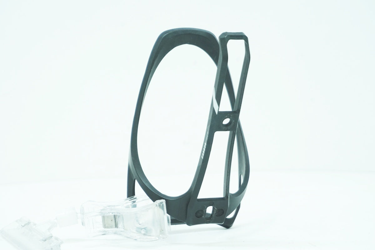 ADEPT 「アデプト」 CARBON FIBER ボトルケージ / 大阪美原北インター店