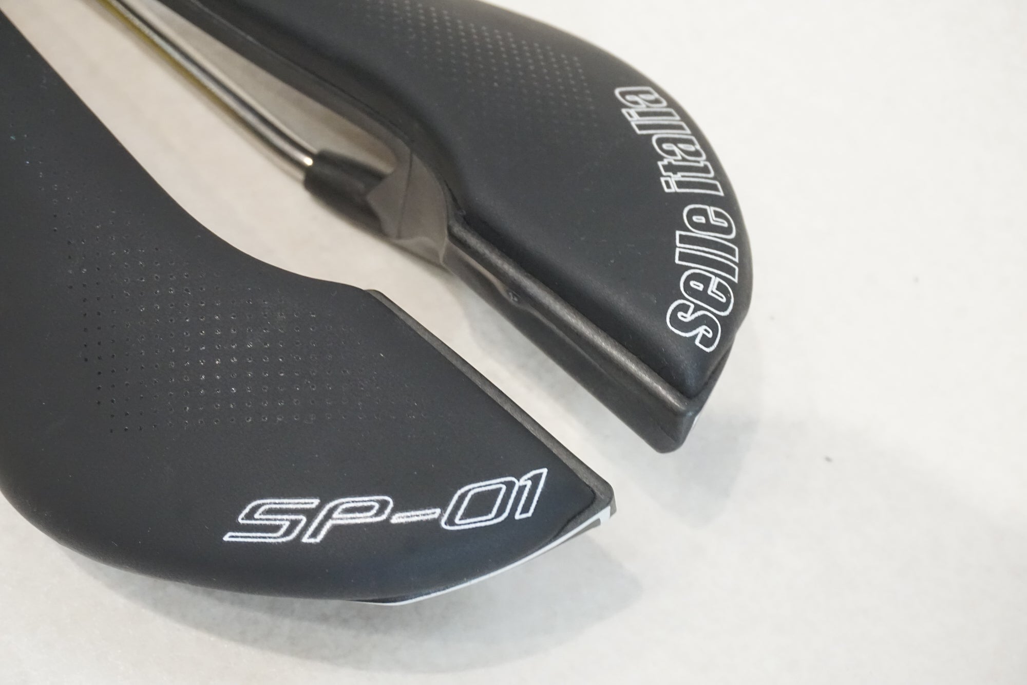 SELLE ITALIA 「セライタリア」 SP-01 チタンレール サドル / 横浜戸塚店