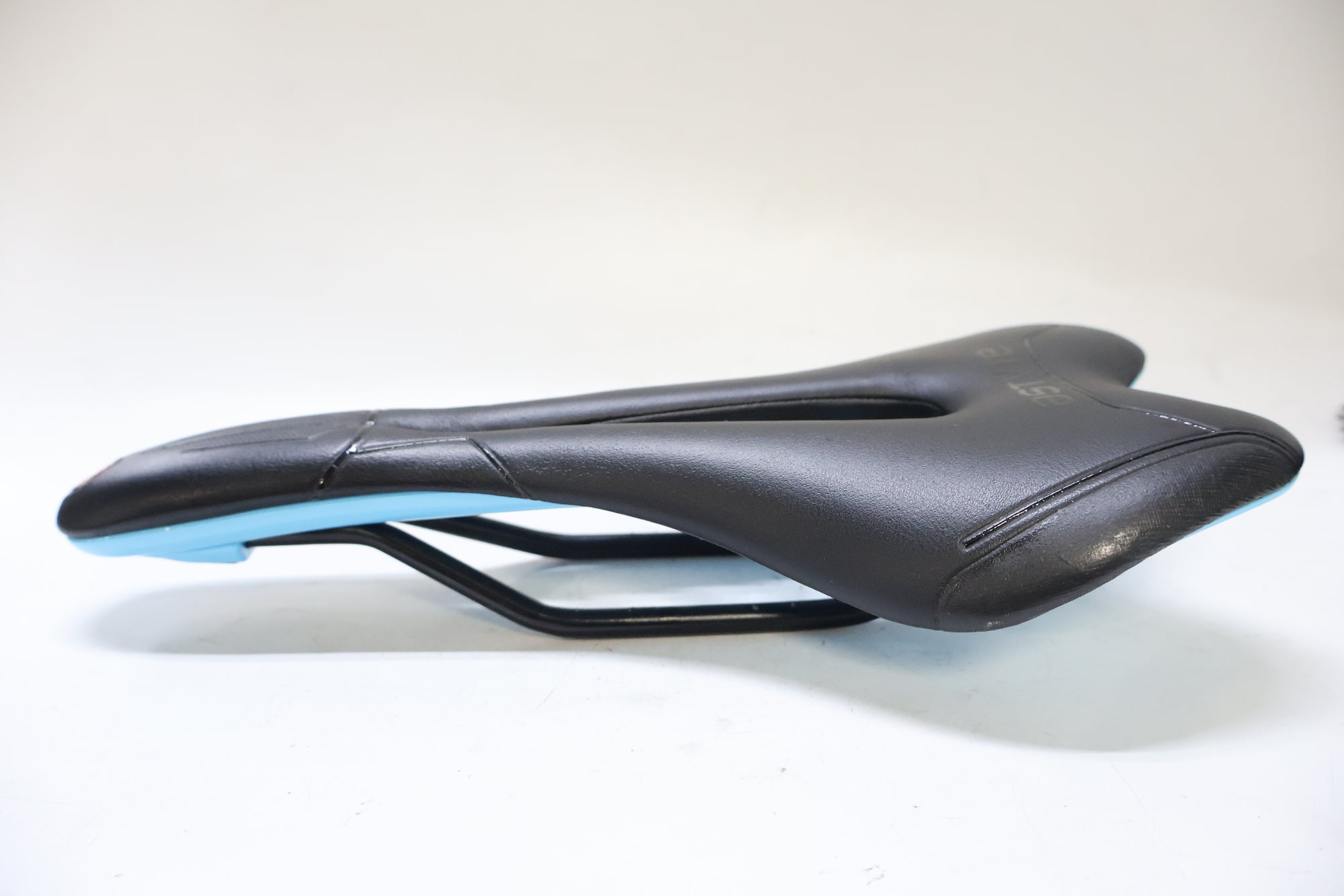 ASTVTE 「アスチュート」 SKYLINE VT サドル / 高知店