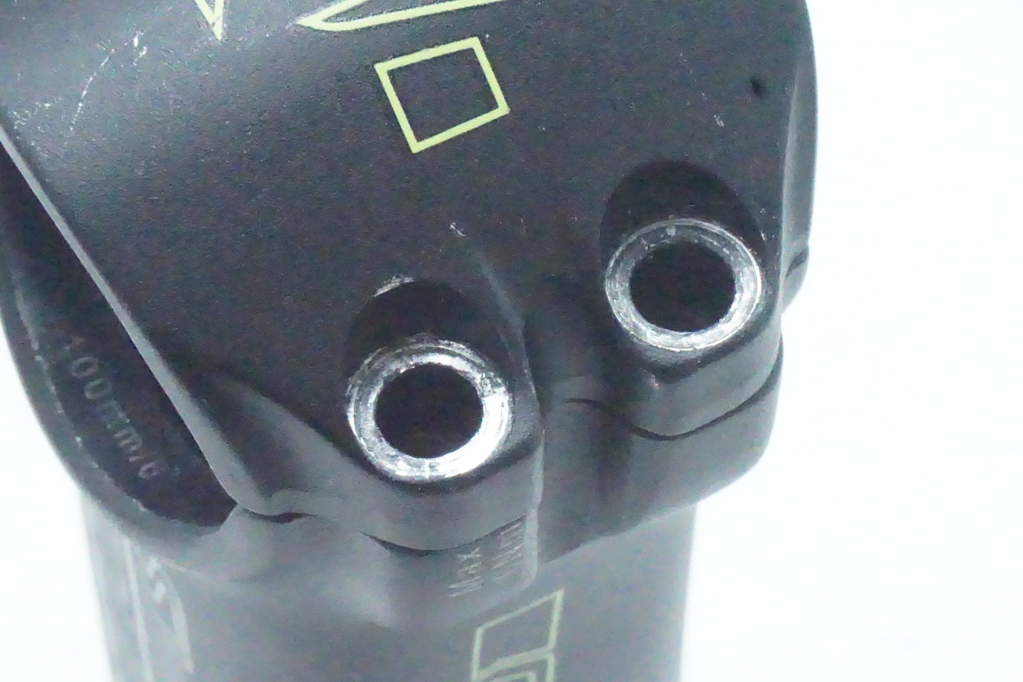 SYNCROS「シンクロス」 FL2.0 φ31.8 100㎜ ステム ボルト欠品