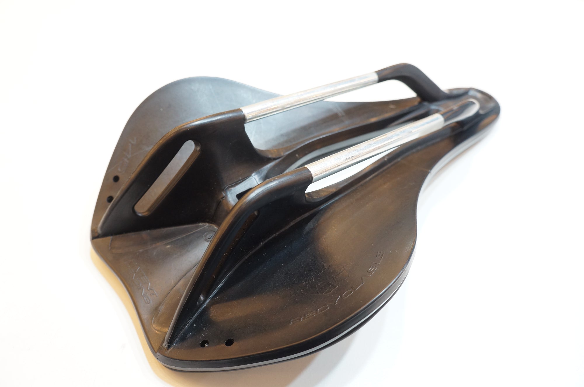 SELLE ITALIA 「セラ イタリア」 BOOST 145mm サドル / バイチャリ浦和ベース