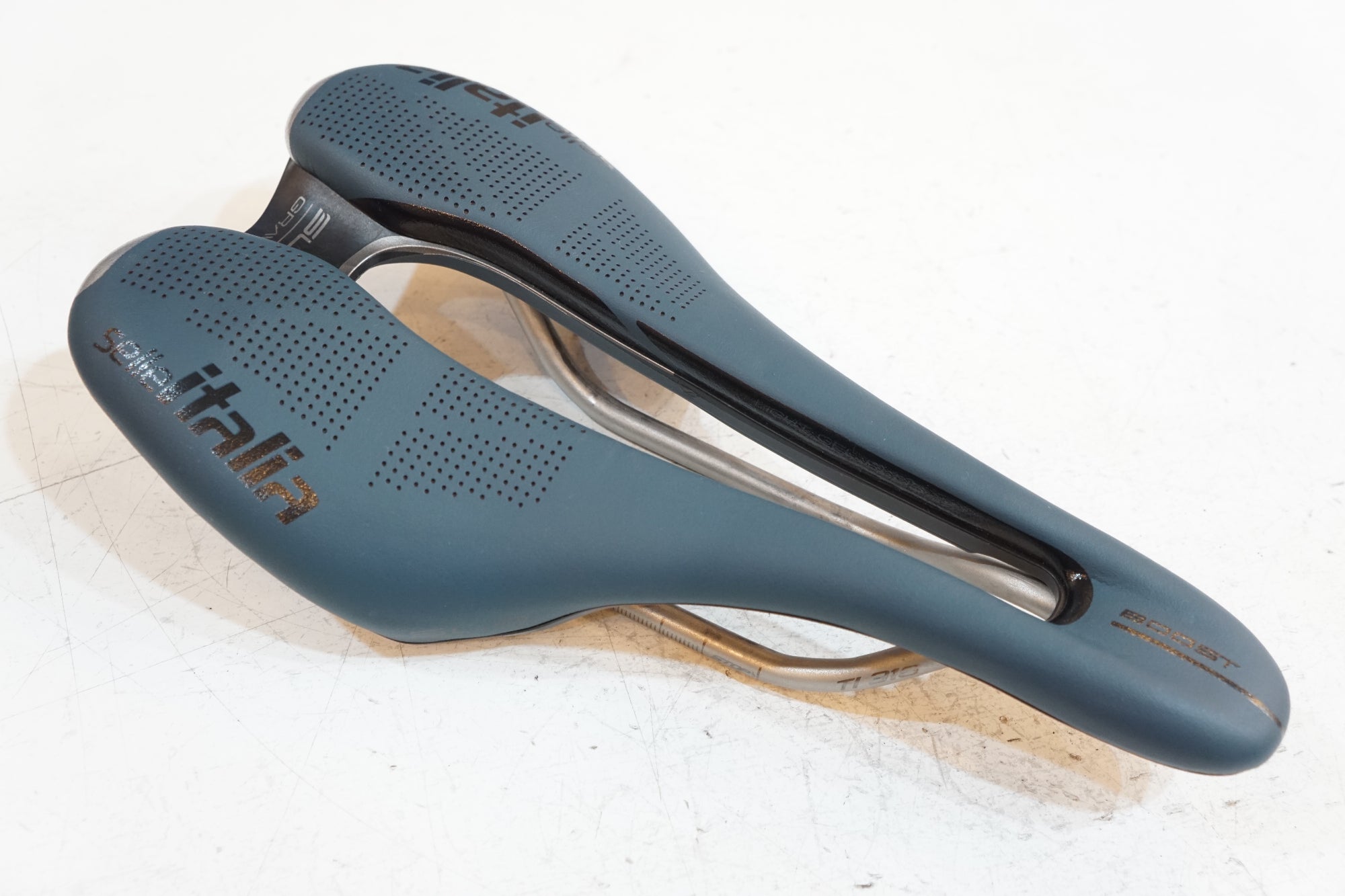 SELLE ITALIA 「セラ イタリア」 BOOST SLR GRAVEL サドル / バイチャリ浦和ベース