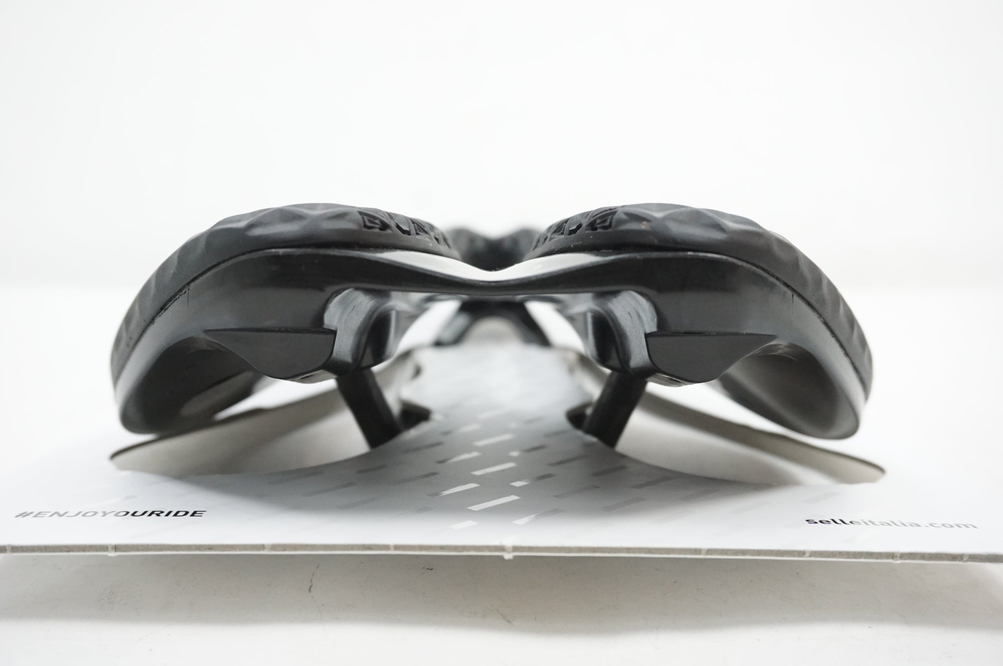 SELLE ITALIA 「セライタリア」 NOVUS BOOST EVO 3D KIT CARBONIO サドル / 川越店