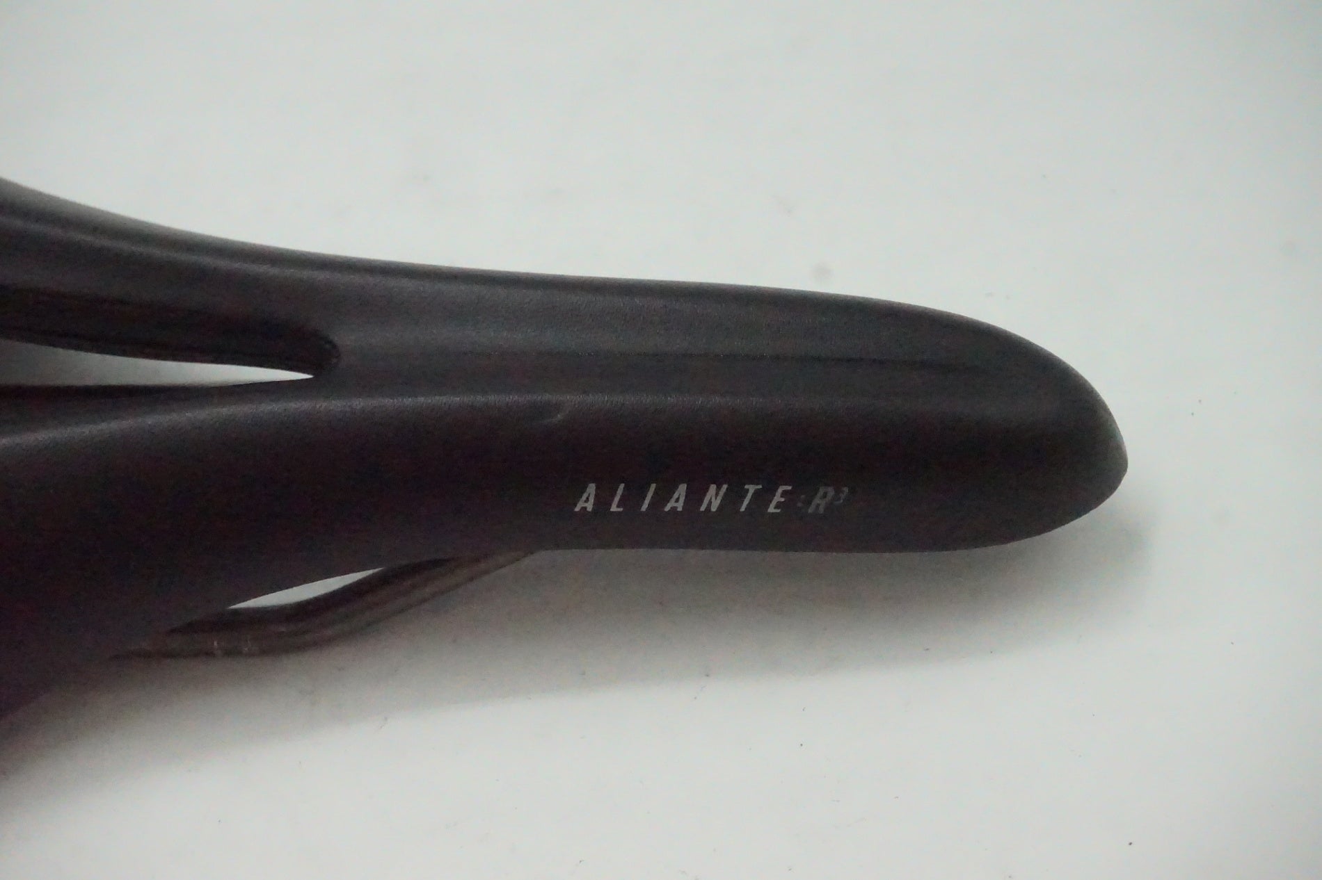 フィジーク　ALIANTE R3 OPEN kiumﾚｰﾙ forﾌﾞﾙﾗｰｼﾞ Amazon | Fizik(フィジーク) ALIANTE R3 OPEN kiumレール for