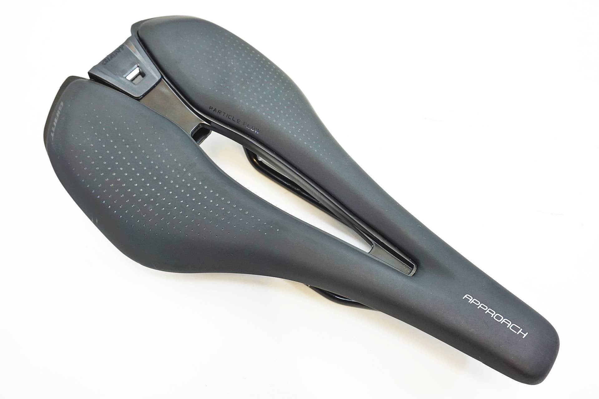 GIANT 「ジャイアント」 APPROACH サドル / 有明ガーデン店