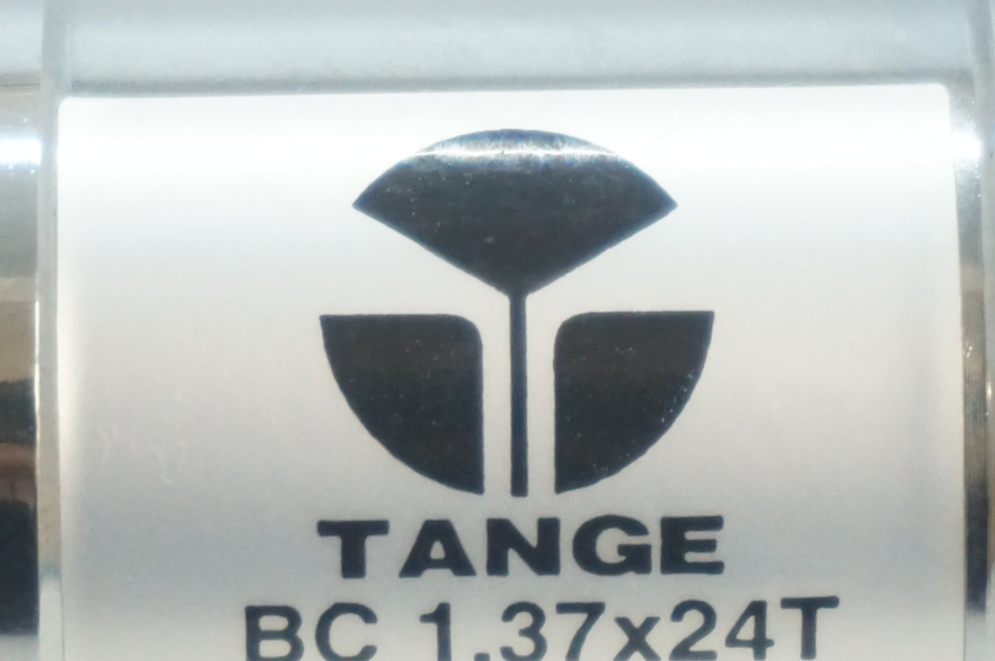 TANGE 「タンゲ」 LN3922 ボトムブラケット / 福岡店