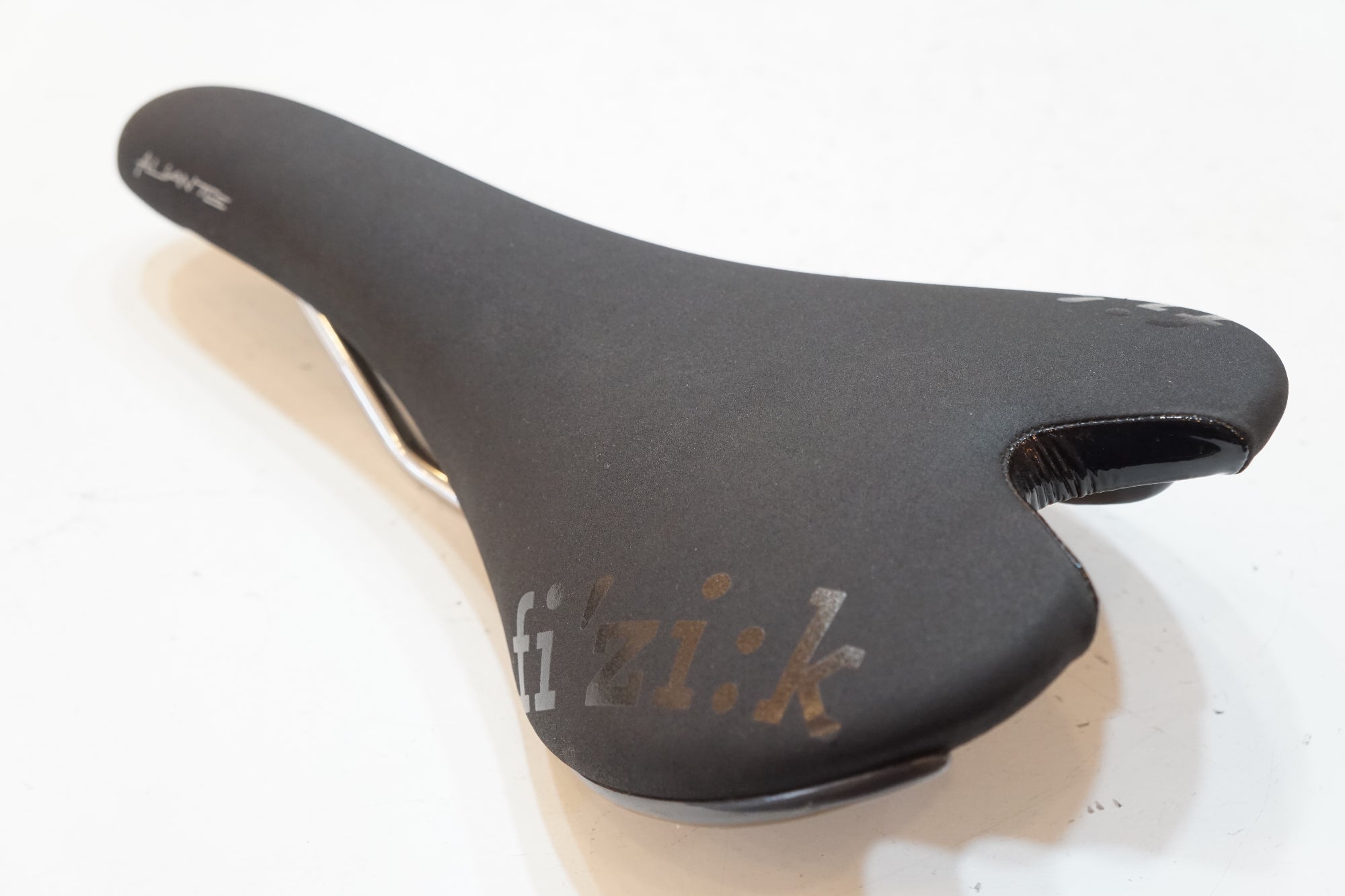 FIZIK 「フィジーク」 ALIANTE R3 サドル / バイチャリ浦和ベース
