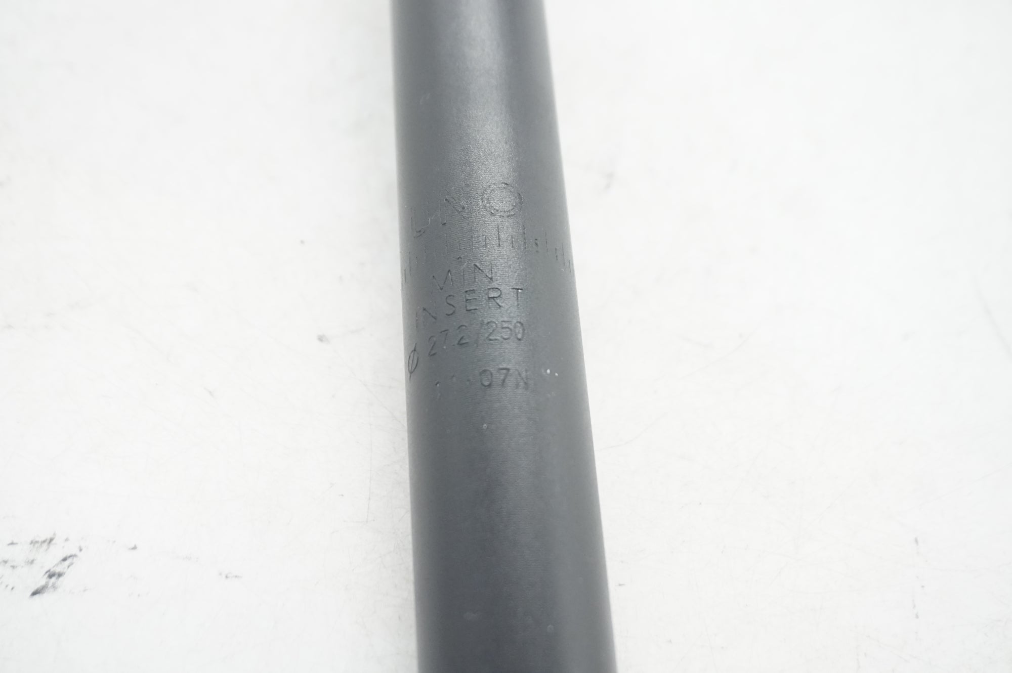 UNO 「ウノ」 φ27.2 250mm シートポスト / 大阪門真店