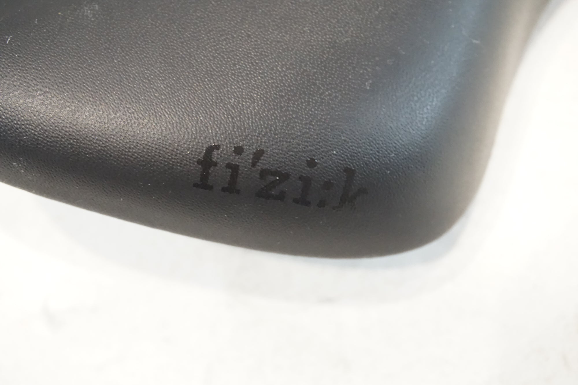 FIZIK 「フィジーク」 ANTARES R3 OPEN KIUMレール サドル / 横浜戸塚店