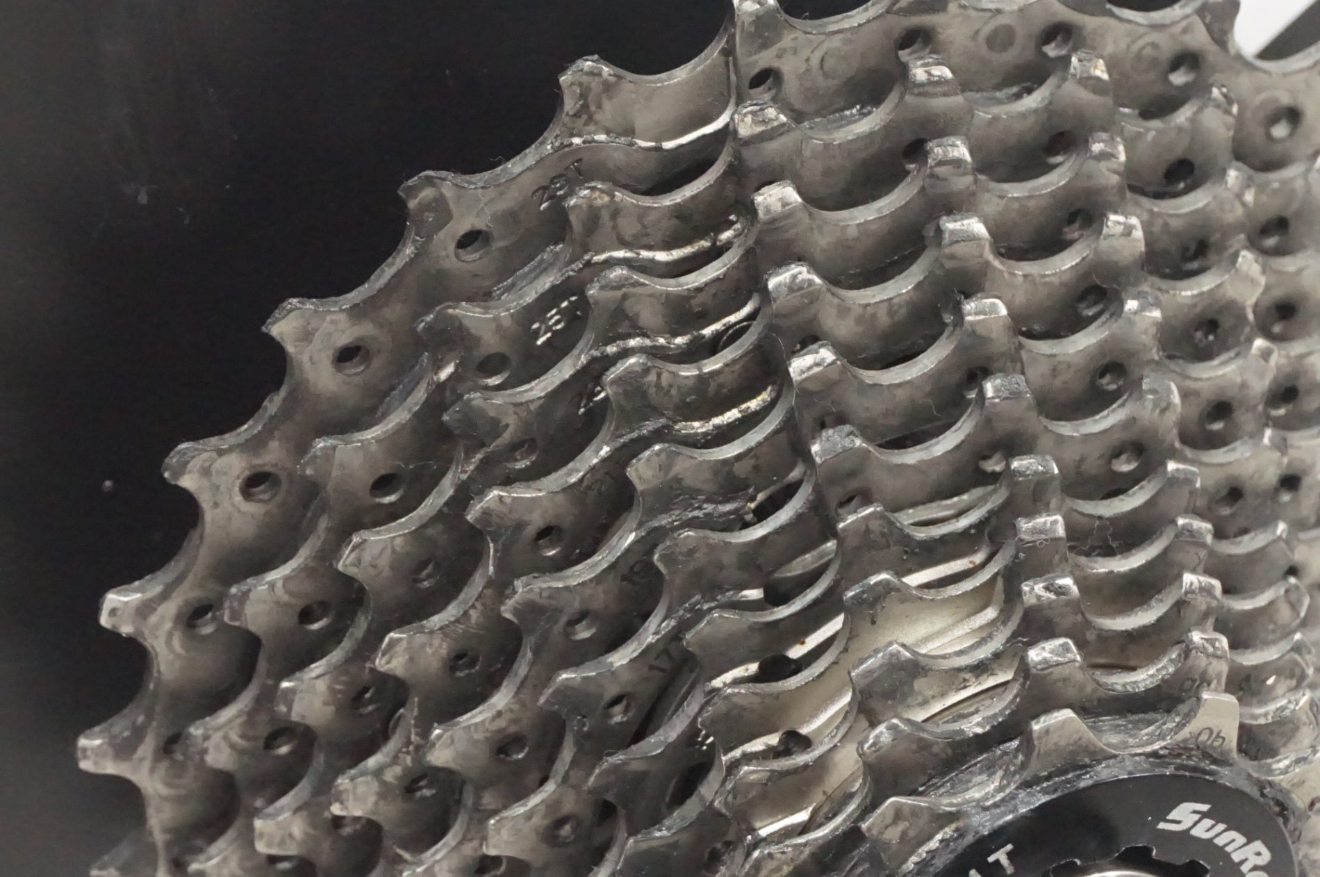 WAHOO 「ワフー」 KICKR V4 WF113 スマートトレーナー / AKIBA店