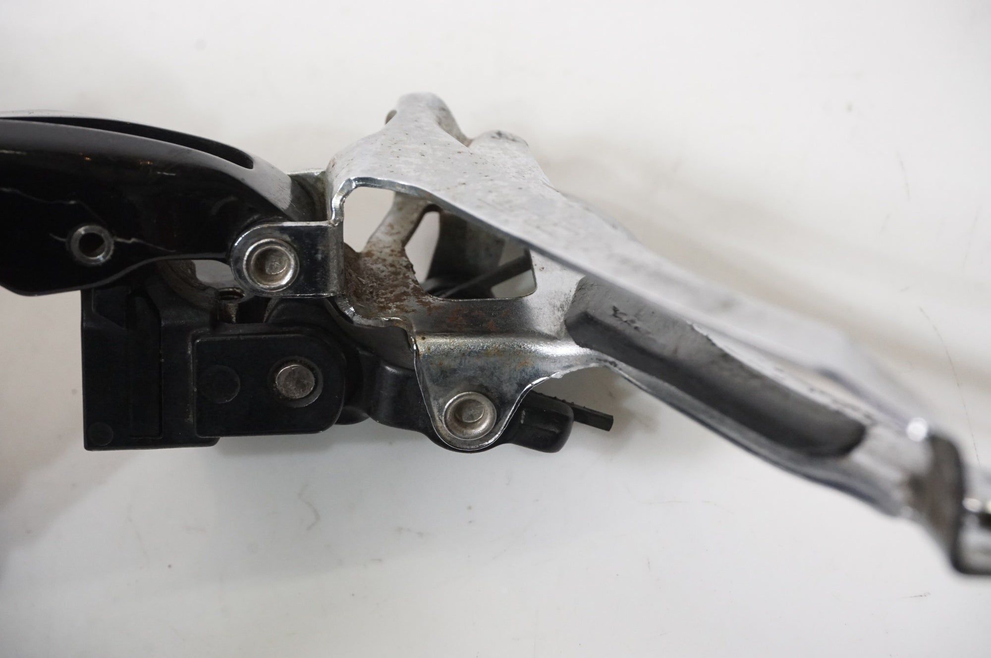 SHIMANO 「シマノ」 105 FD-5801 フロントディレイラー / AKIBA店