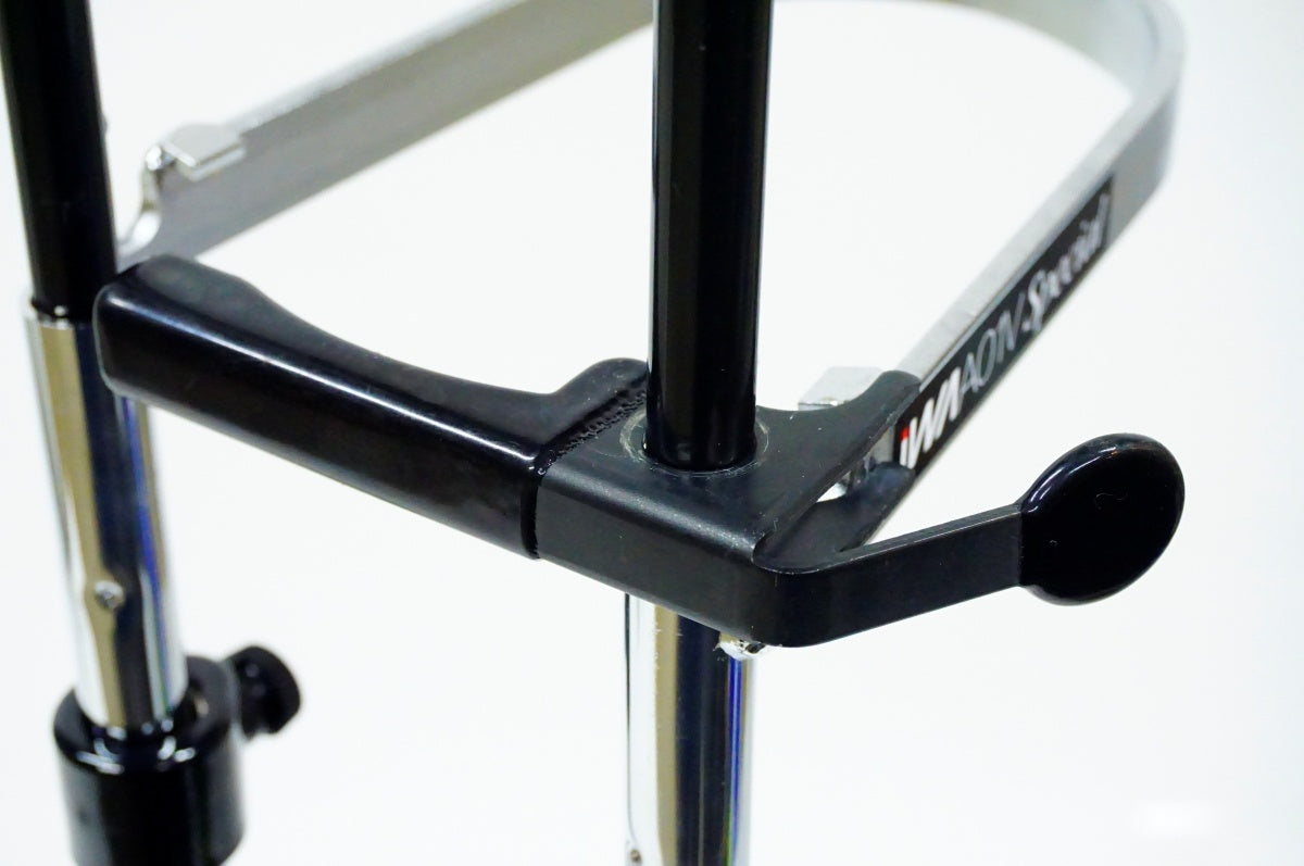 IWA 「イワ」 A01V SPECIAL ディスプレイスタンド / 名古屋大須店