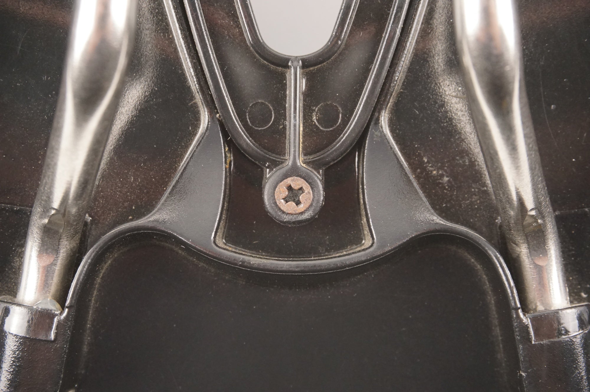 TNI 「ティーエヌアイ」 TOURFLY サドル / 中目黒店
